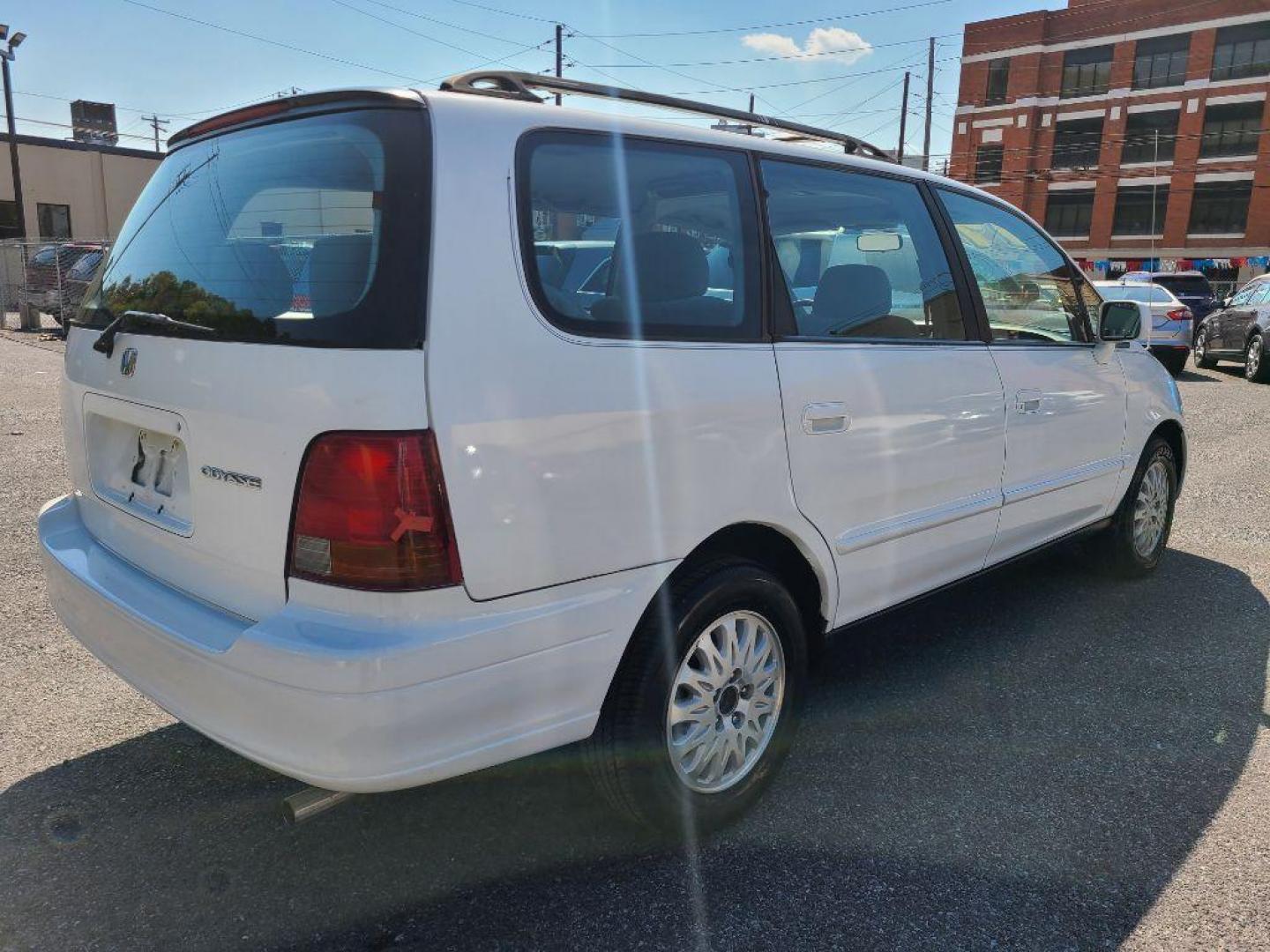 1997 WHITE HONDA ODYSSEY EX (JHMRA1879VC) with an 2.2L engine, Automatic transmission, located at 117 North Cameron Street, Harrisburg, PA, 17101, (717) 963-8962, 40.267021, -76.875351 - WE FINANCE!!! Good Credit/ Bad Credit/ No Credit - ALL Trade-Ins Welcomed!!! ***Guaranteed Credit Approval*** APPLY ONLINE or CALL us TODAY ;) Internet Prices and Marketplace Prices are SPECIAL discounted ***CASH DEALS*** Retail Prices are higher. Please call us to discuss your cash and finan - Photo#4