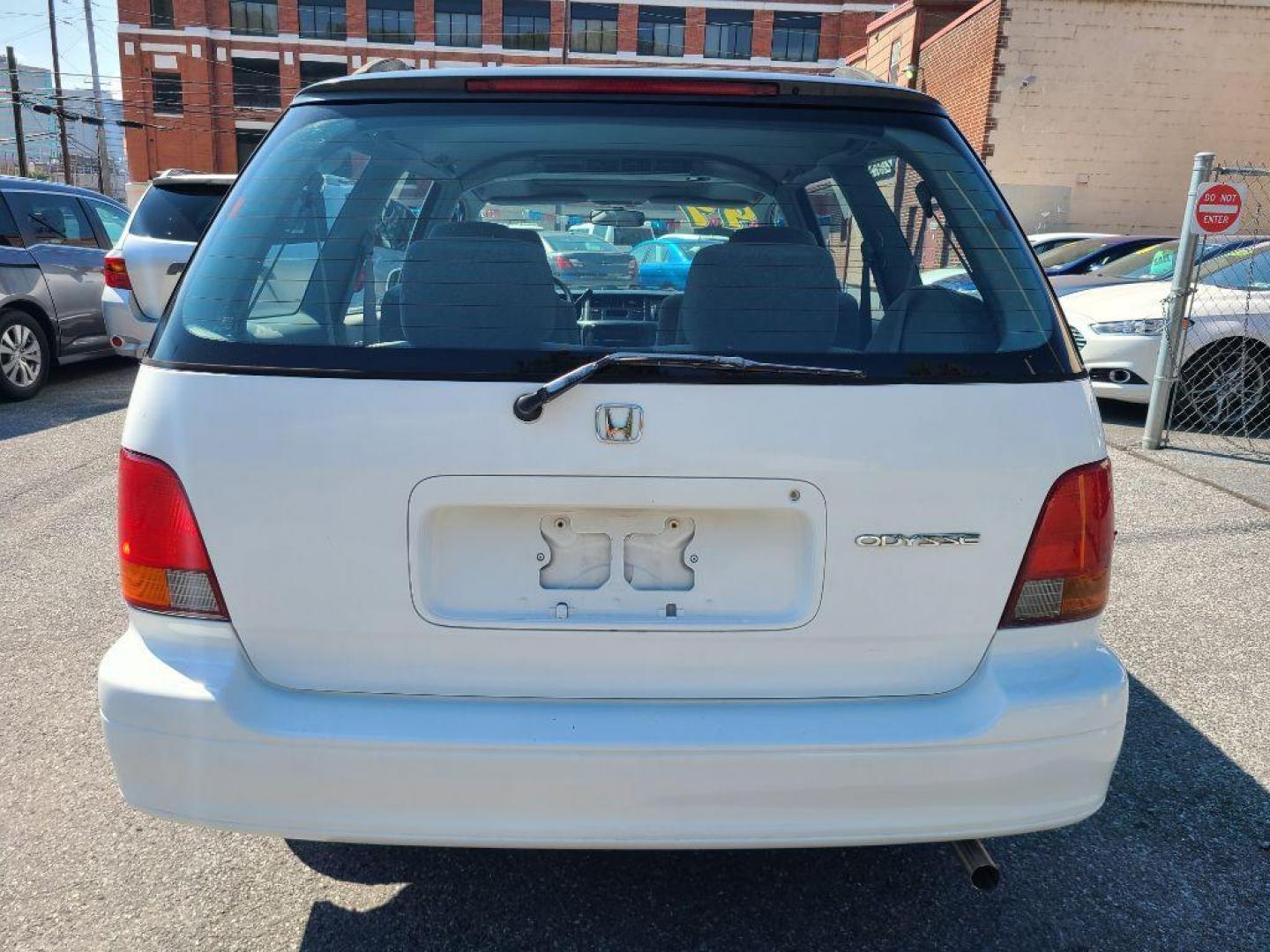 1997 WHITE HONDA ODYSSEY EX (JHMRA1879VC) with an 2.2L engine, Automatic transmission, located at 117 North Cameron Street, Harrisburg, PA, 17101, (717) 963-8962, 40.267021, -76.875351 - WE FINANCE!!! Good Credit/ Bad Credit/ No Credit - ALL Trade-Ins Welcomed!!! ***Guaranteed Credit Approval*** APPLY ONLINE or CALL us TODAY ;) Internet Prices and Marketplace Prices are SPECIAL discounted ***CASH DEALS*** Retail Prices are higher. Please call us to discuss your cash and finan - Photo#3
