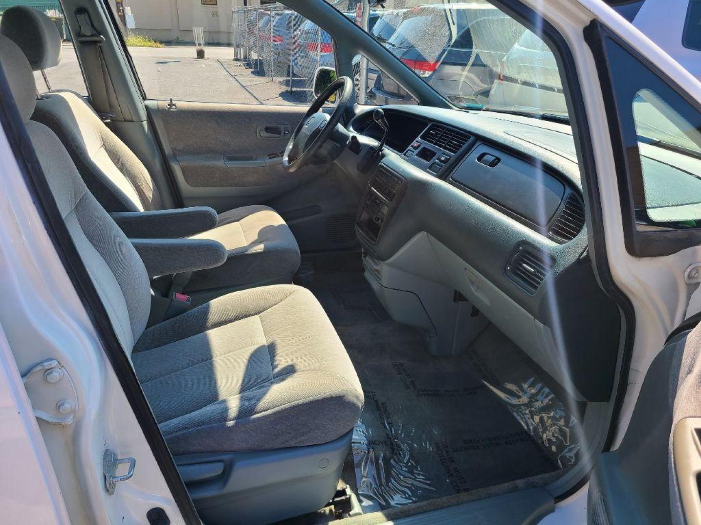 1997 WHITE HONDA ODYSSEY EX (JHMRA1879VC) with an 2.2L engine, Automatic transmission, located at 117 North Cameron Street, Harrisburg, PA, 17101, (717) 963-8962, 40.267021, -76.875351 - WE FINANCE!!! Good Credit/ Bad Credit/ No Credit - ALL Trade-Ins Welcomed!!! ***Guaranteed Credit Approval*** APPLY ONLINE or CALL us TODAY ;) Internet Prices and Marketplace Prices are SPECIAL discounted ***CASH DEALS*** Retail Prices are higher. Please call us to discuss your cash and finan - Photo#9