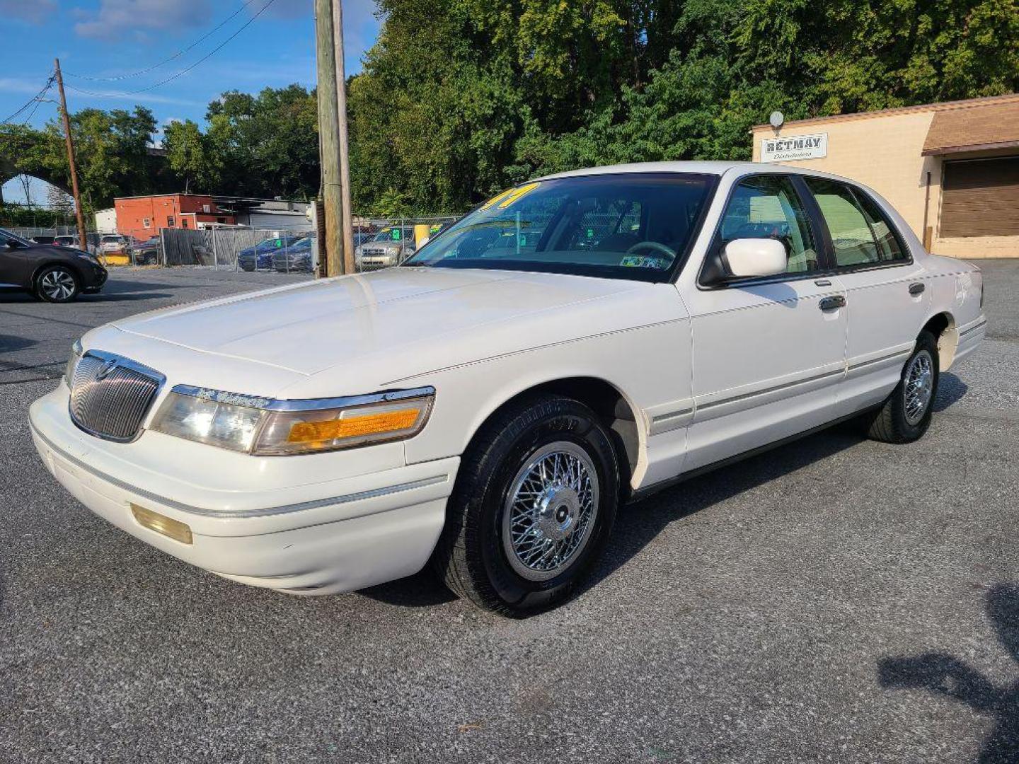 1997 WHITE MERCURY GRAND MARQUIS GS (2MELM74W3VX) with an 4.6L engine, Automatic transmission, located at 117 North Cameron Street, Harrisburg, PA, 17101, (717) 963-8962, 40.267021, -76.875351 - WE FINANCE!!! Good Credit/ Bad Credit/ No Credit - ALL Trade-Ins Welcomed!!! ***Guaranteed Credit Approval*** APPLY ONLINE or CALL us TODAY ;) Please call us to discuss your cash and financing options. - Photo#0