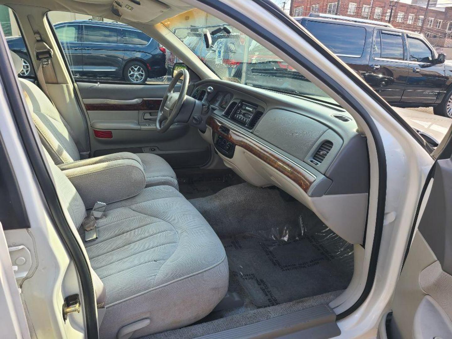 1997 WHITE MERCURY GRAND MARQUIS GS (2MELM74W3VX) with an 4.6L engine, Automatic transmission, located at 117 North Cameron Street, Harrisburg, PA, 17101, (717) 963-8962, 40.267021, -76.875351 - WE FINANCE!!! Good Credit/ Bad Credit/ No Credit - ALL Trade-Ins Welcomed!!! ***Guaranteed Credit Approval*** APPLY ONLINE or CALL us TODAY ;) Please call us to discuss your cash and financing options. - Photo#8