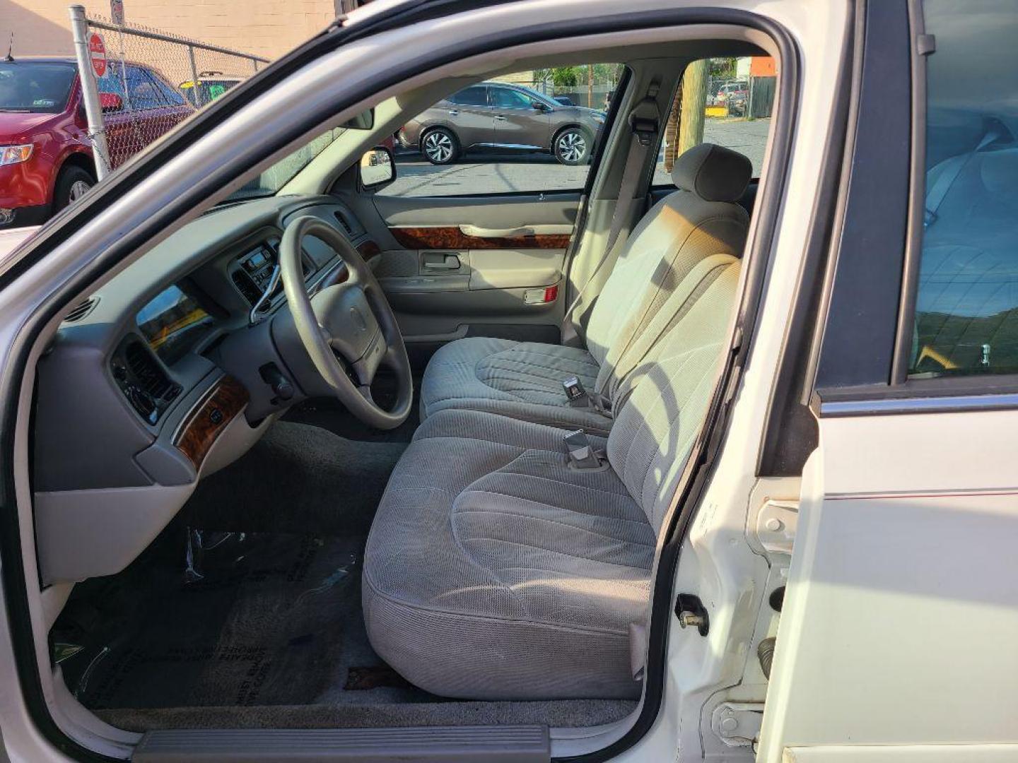 1997 WHITE MERCURY GRAND MARQUIS GS (2MELM74W3VX) with an 4.6L engine, Automatic transmission, located at 117 North Cameron Street, Harrisburg, PA, 17101, (717) 963-8962, 40.267021, -76.875351 - WE FINANCE!!! Good Credit/ Bad Credit/ No Credit - ALL Trade-Ins Welcomed!!! ***Guaranteed Credit Approval*** APPLY ONLINE or CALL us TODAY ;) Please call us to discuss your cash and financing options. - Photo#12