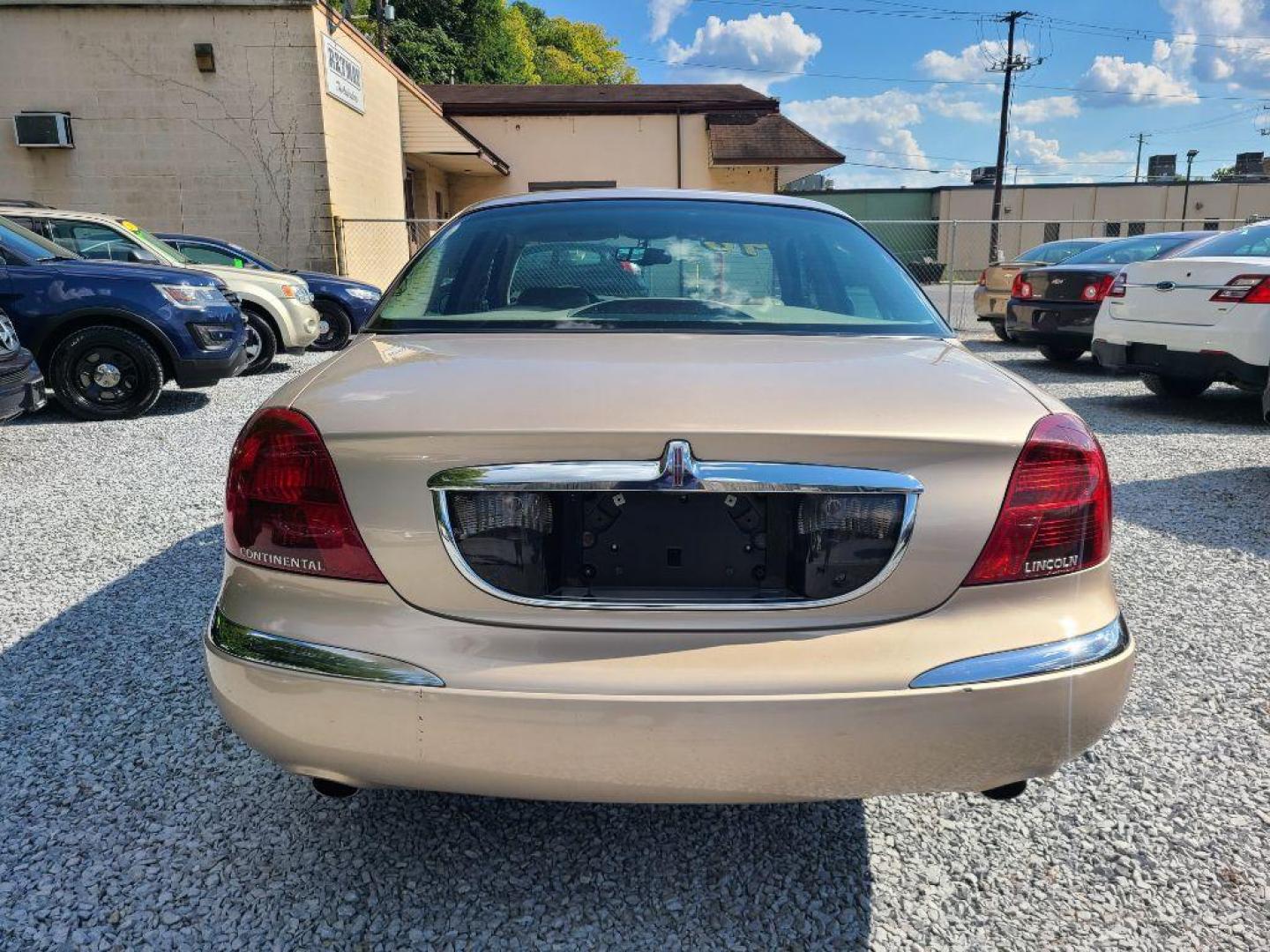 1998 BEIGE LINCOLN CONTINENTAL SEDAN (1LNFM97V7WY) with an 4.6L engine, Automatic transmission, located at 117 North Cameron Street, Harrisburg, PA, 17101, (717) 963-8962, 40.267021, -76.875351 - WE FINANCE!!! Good Credit/ Bad Credit/ No Credit - ALL Trade-Ins Welcomed!!! ***Guaranteed Credit Approval*** APPLY ONLINE or CALL us TODAY ;) Internet Prices and Marketplace Prices are SPECIAL discounted ***CASH DEALS*** Retail Prices are higher. Please call us to discuss your cash and finan - Photo#3