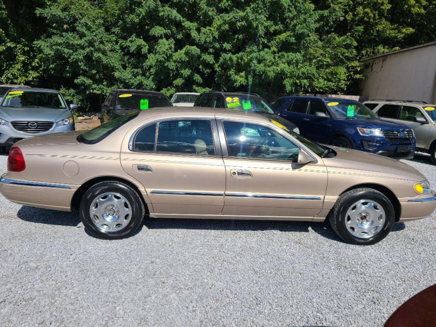 1998 BEIGE LINCOLN CONTINENTAL SEDAN (1LNFM97V7WY) with an 4.6L engine, Automatic transmission, located at 117 North Cameron Street, Harrisburg, PA, 17101, (717) 963-8962, 40.267021, -76.875351 - WE FINANCE!!! Good Credit/ Bad Credit/ No Credit - ALL Trade-Ins Welcomed!!! ***Guaranteed Credit Approval*** APPLY ONLINE or CALL us TODAY ;) Internet Prices and Marketplace Prices are SPECIAL discounted ***CASH DEALS*** Retail Prices are higher. Please call us to discuss your cash and finan - Photo#5