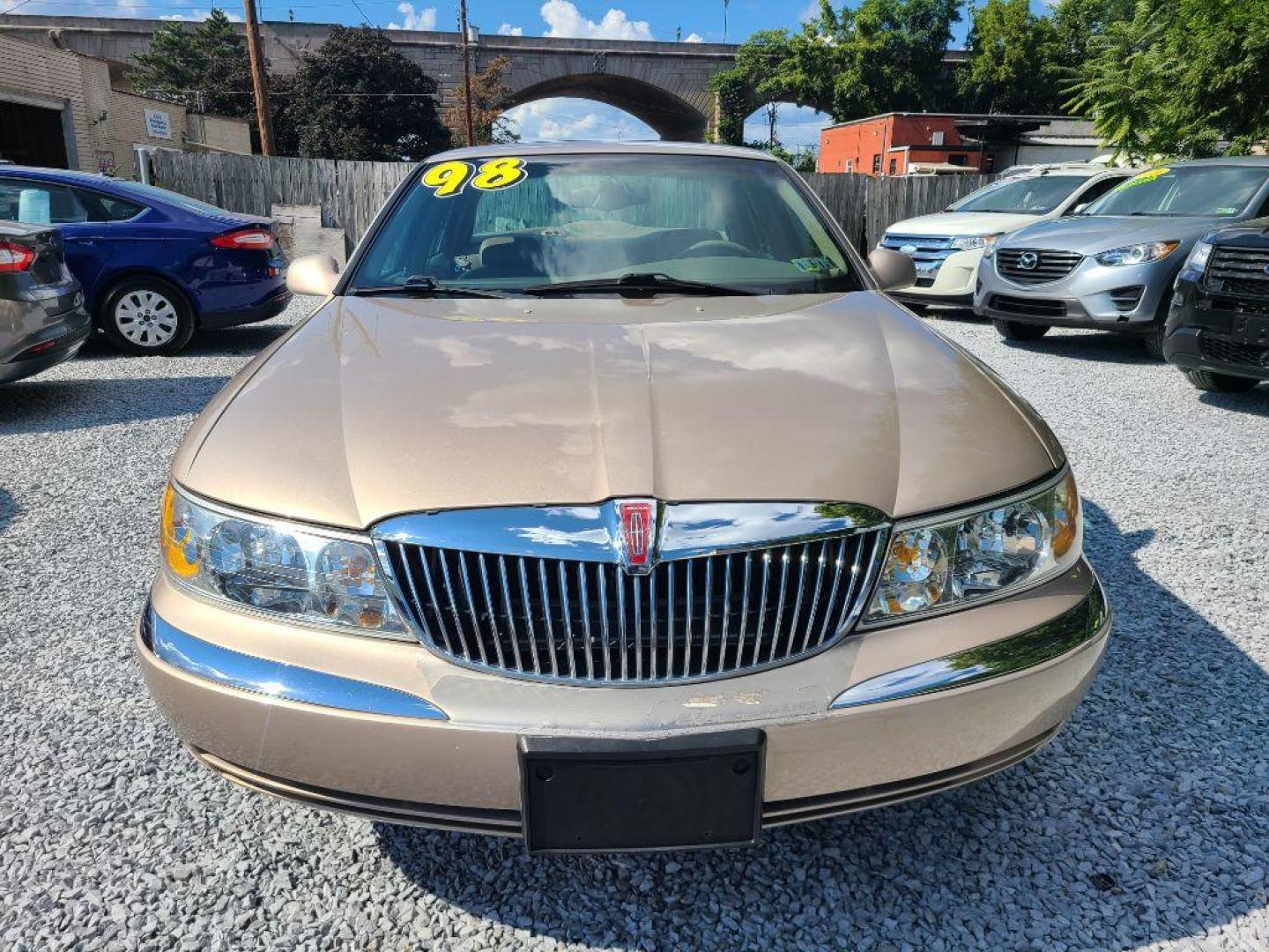 1998 BEIGE LINCOLN CONTINENTAL SEDAN (1LNFM97V7WY) with an 4.6L engine, Automatic transmission, located at 117 North Cameron Street, Harrisburg, PA, 17101, (717) 963-8962, 40.267021, -76.875351 - WE FINANCE!!! Good Credit/ Bad Credit/ No Credit - ALL Trade-Ins Welcomed!!! ***Guaranteed Credit Approval*** APPLY ONLINE or CALL us TODAY ;) Internet Prices and Marketplace Prices are SPECIAL discounted ***CASH DEALS*** Retail Prices are higher. Please call us to discuss your cash and finan - Photo#7