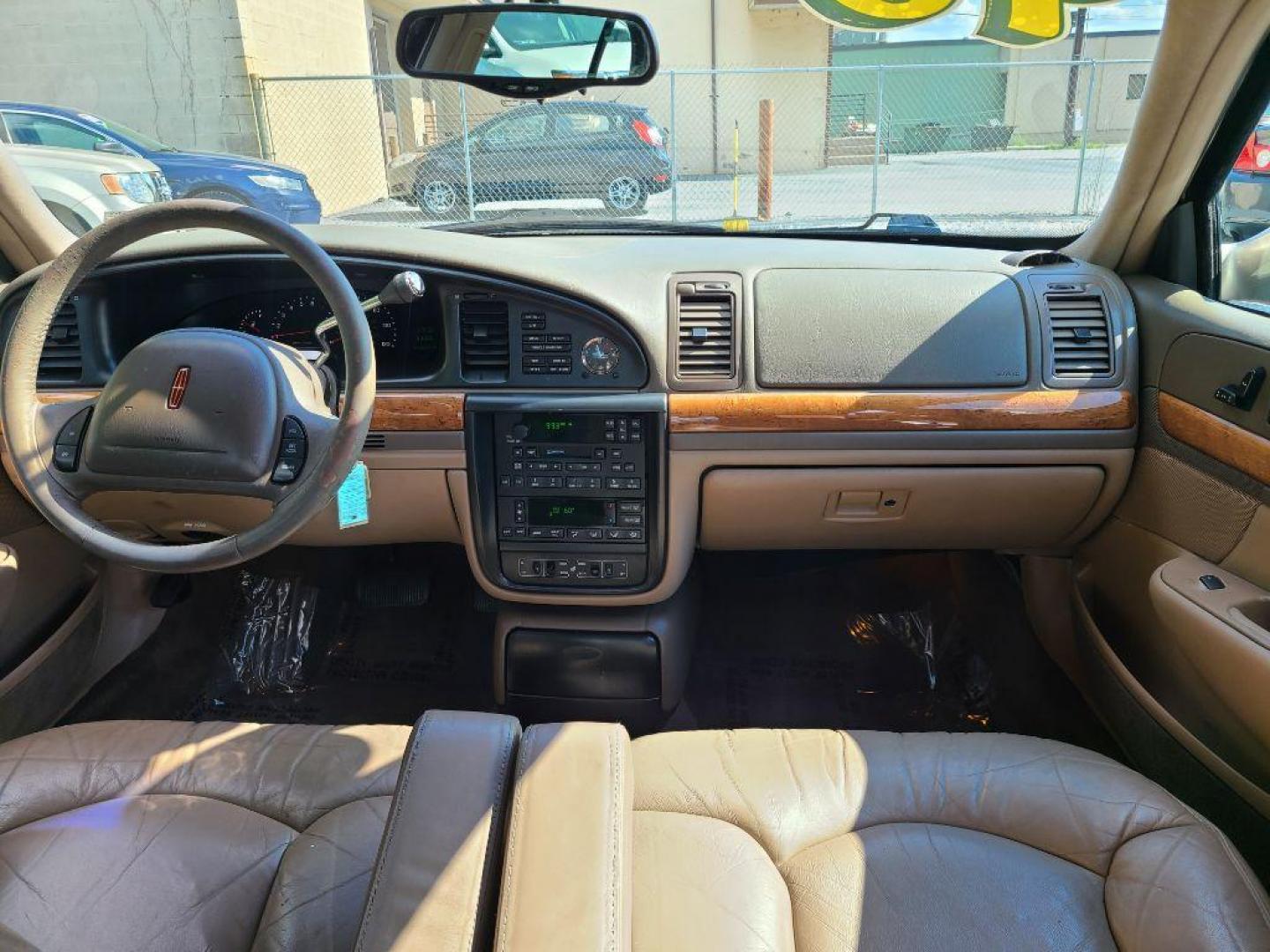 1998 BEIGE LINCOLN CONTINENTAL SEDAN (1LNFM97V7WY) with an 4.6L engine, Automatic transmission, located at 117 North Cameron Street, Harrisburg, PA, 17101, (717) 963-8962, 40.267021, -76.875351 - WE FINANCE!!! Good Credit/ Bad Credit/ No Credit - ALL Trade-Ins Welcomed!!! ***Guaranteed Credit Approval*** APPLY ONLINE or CALL us TODAY ;) Internet Prices and Marketplace Prices are SPECIAL discounted ***CASH DEALS*** Retail Prices are higher. Please call us to discuss your cash and finan - Photo#9
