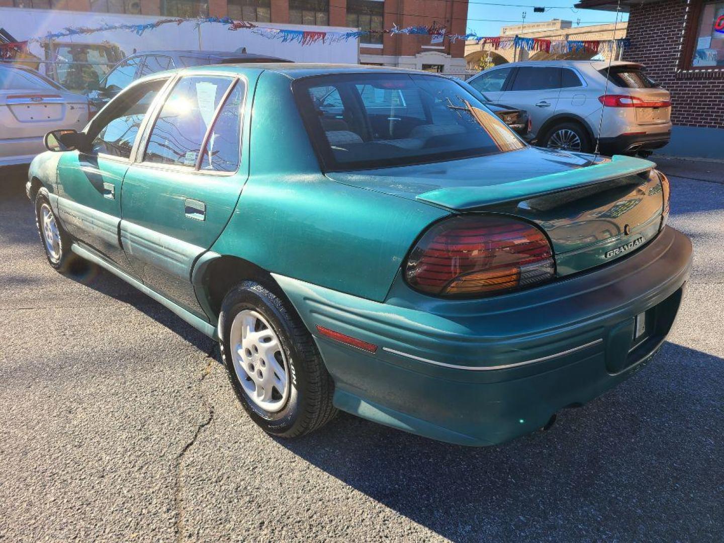 1998 GREEN PONTIAC GRAND AM SE (1G2NE52T4WM) with an 2.4L engine, Automatic transmission, located at 117 North Cameron Street, Harrisburg, PA, 17101, (717) 963-8962, 40.267021, -76.875351 - WE FINANCE!!! Good Credit/ Bad Credit/ No Credit - ALL Trade-Ins Welcomed!!! ***Guaranteed Credit Approval*** APPLY ONLINE or CALL us TODAY ;) Internet Prices and Marketplace Prices are SPECIAL discounted ***CASH DEALS*** Retail Prices are higher. Please call us to discuss your cash and finan - Photo#2