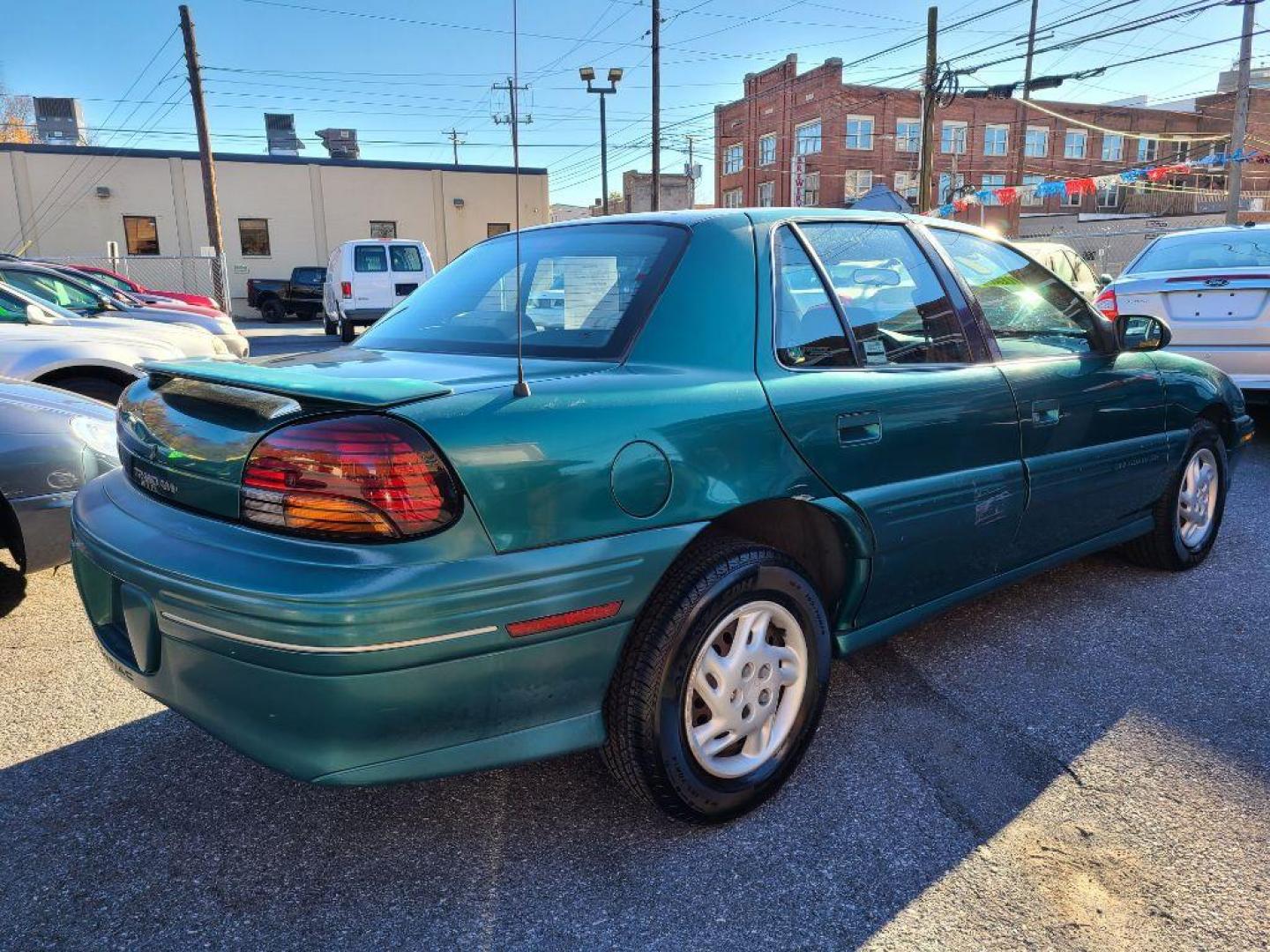 1998 GREEN PONTIAC GRAND AM SE (1G2NE52T4WM) with an 2.4L engine, Automatic transmission, located at 117 North Cameron Street, Harrisburg, PA, 17101, (717) 963-8962, 40.267021, -76.875351 - WE FINANCE!!! Good Credit/ Bad Credit/ No Credit - ALL Trade-Ins Welcomed!!! ***Guaranteed Credit Approval*** APPLY ONLINE or CALL us TODAY ;) Internet Prices and Marketplace Prices are SPECIAL discounted ***CASH DEALS*** Retail Prices are higher. Please call us to discuss your cash and finan - Photo#4