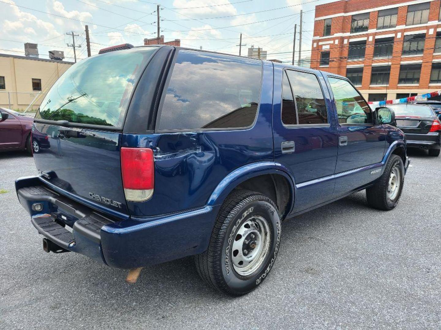 1999 BLUE CHEVROLET BLAZER LS (1GNDT13W3XK) with an 4.3L engine, Automatic transmission, located at 117 North Cameron Street, Harrisburg, PA, 17101, (717) 963-8962, 40.267021, -76.875351 - CASH DEAL $2,995 ***Guaranteed Credit Approval*** APPLY ONLINE or CALL us TODAY ;) Internet Prices and Marketplace Prices are SPECIAL discounted ***CASH DEALS*** Retail Prices are higher. Please call us to discuss your cash and financing options. All quoted payments are with a TransUnion FICO - Photo#4