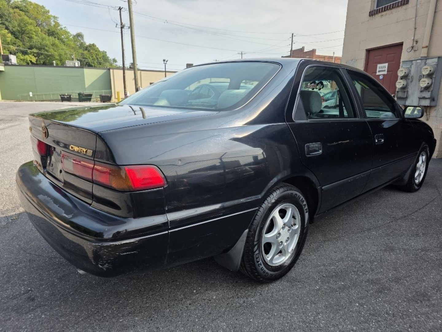 1999 BLACK TOYOTA CAMRY CE (4T1BG22K0XU) with an 2.2L engine, Automatic transmission, located at 131 N Cameron st, Harrisburg, PA, 17101, (717) 561-2926, 40.267086, -76.875374 - $1700 CASH DEAL, RUNS AND DRIVES, COLD A/C. TRADE IN SPECIAL. NOT INSPECTED AS-IS- Photo#1