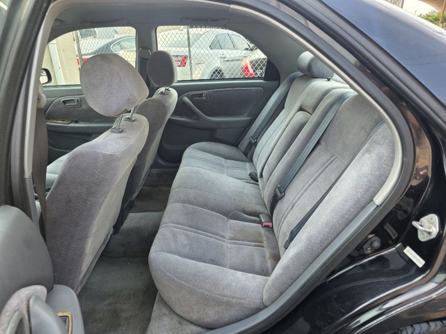 1999 BLACK TOYOTA CAMRY CE (4T1BG22K0XU) with an 2.2L engine, Automatic transmission, located at 131 N Cameron st, Harrisburg, PA, 17101, (717) 561-2926, 40.267086, -76.875374 - $1700 CASH DEAL, RUNS AND DRIVES, COLD A/C. TRADE IN SPECIAL. NOT INSPECTED AS-IS- Photo#7