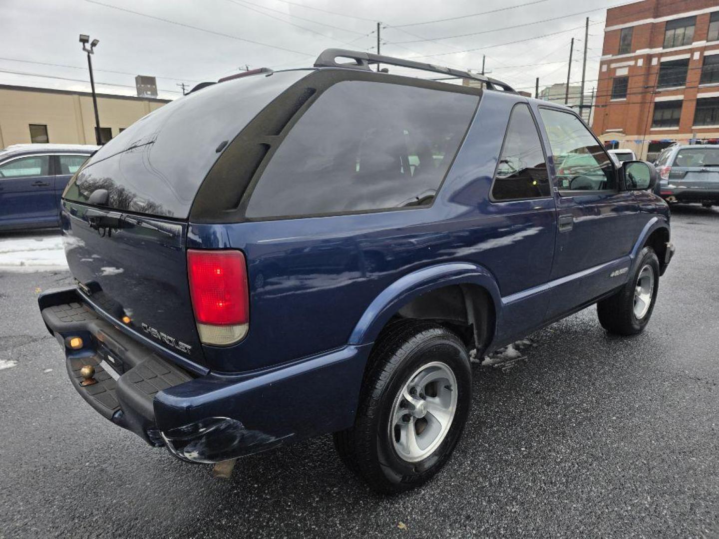 2000 BLUE CHEVROLET BLAZER LS (1GNCS18W7YK) with an 4.3L engine, Automatic transmission, located at 117 North Cameron Street, Harrisburg, PA, 17101, (717) 963-8962, 40.267021, -76.875351 - WE FINANCE!!! Good Credit/ Challenged Credit/ No Credit - ALL Trade-Ins Welcomed!!! APPLY ONLINE or CALL us TODAY ;) Please call us to discuss your cash and/or financing options. - Photo#4