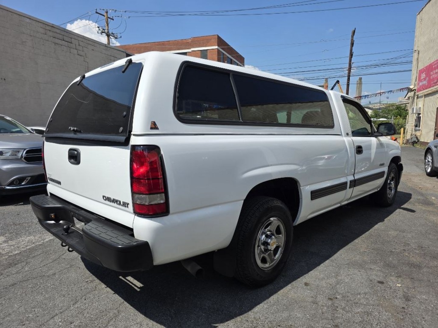 2000 WHITE CHEVROLET SILVERADO 1500 (1GCEC14W5YE) with an 4.3L engine, Automatic transmission, located at 117 North Cameron Street, Harrisburg, PA, 17101, (717) 963-8962, 40.267021, -76.875351 - WE FINANCE!!! MOST vehicles are available for financing. Good Credit/ Challenged Credit/ No Credit - ALL Trade-Ins Welcomed!!! APPLY ONLINE or CALL us TODAY Please call us to discuss your cash and/or financing options. Thanks for checking our inventory! We're here to help.- Photo#4