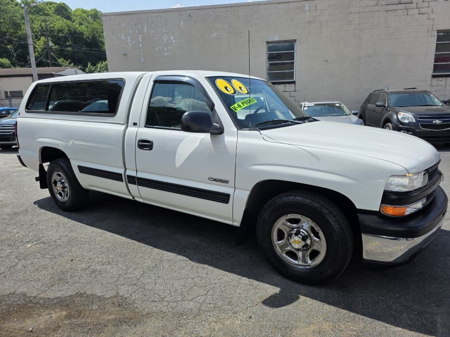 2000 WHITE CHEVROLET SILVERADO 1500 (1GCEC14W5YE) with an 4.3L engine, Automatic transmission, located at 117 North Cameron Street, Harrisburg, PA, 17101, (717) 963-8962, 40.267021, -76.875351 - WE FINANCE!!! MOST vehicles are available for financing. Good Credit/ Challenged Credit/ No Credit - ALL Trade-Ins Welcomed!!! APPLY ONLINE or CALL us TODAY Please call us to discuss your cash and/or financing options. Thanks for checking our inventory! We're here to help.- Photo#6