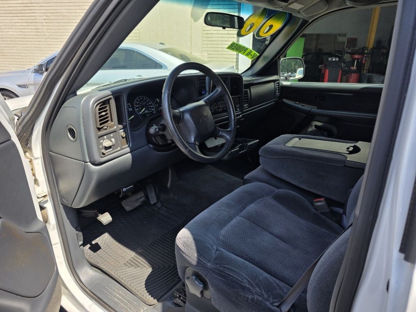 2000 WHITE CHEVROLET SILVERADO 1500 (1GCEC14W5YE) with an 4.3L engine, Automatic transmission, located at 117 North Cameron Street, Harrisburg, PA, 17101, (717) 963-8962, 40.267021, -76.875351 - WE FINANCE!!! MOST vehicles are available for financing. Good Credit/ Challenged Credit/ No Credit - ALL Trade-Ins Welcomed!!! APPLY ONLINE or CALL us TODAY Please call us to discuss your cash and/or financing options. Thanks for checking our inventory! We're here to help.- Photo#8