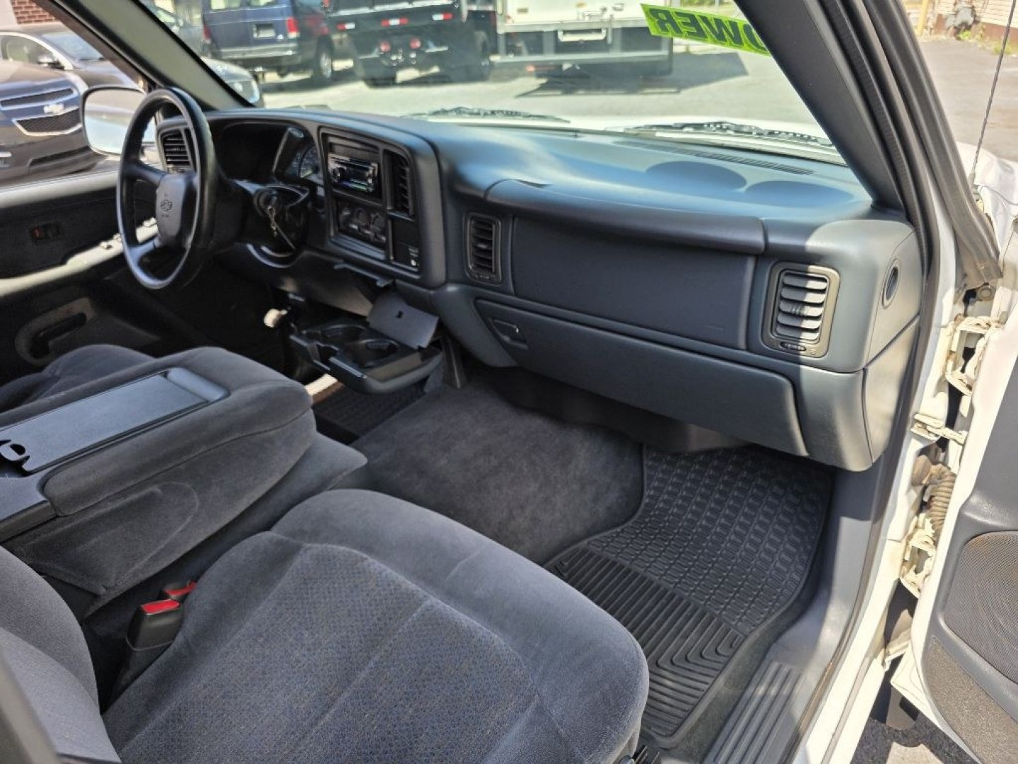 2000 WHITE CHEVROLET SILVERADO 1500 (1GCEC14W5YE) with an 4.3L engine, Automatic transmission, located at 117 North Cameron Street, Harrisburg, PA, 17101, (717) 963-8962, 40.267021, -76.875351 - WE FINANCE!!! MOST vehicles are available for financing. Good Credit/ Challenged Credit/ No Credit - ALL Trade-Ins Welcomed!!! APPLY ONLINE or CALL us TODAY Please call us to discuss your cash and/or financing options. Thanks for checking our inventory! We're here to help.- Photo#12