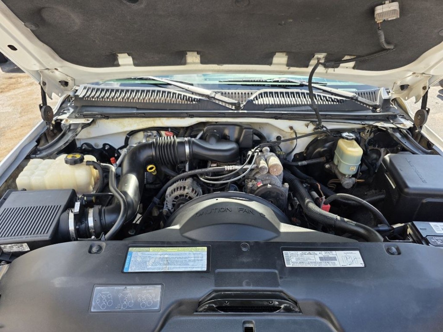 2000 WHITE CHEVROLET SILVERADO 1500 (1GCEC14W5YE) with an 4.3L engine, Automatic transmission, located at 117 North Cameron Street, Harrisburg, PA, 17101, (717) 963-8962, 40.267021, -76.875351 - WE FINANCE!!! MOST vehicles are available for financing. Good Credit/ Challenged Credit/ No Credit - ALL Trade-Ins Welcomed!!! APPLY ONLINE or CALL us TODAY Please call us to discuss your cash and/or financing options. Thanks for checking our inventory! We're here to help.- Photo#16