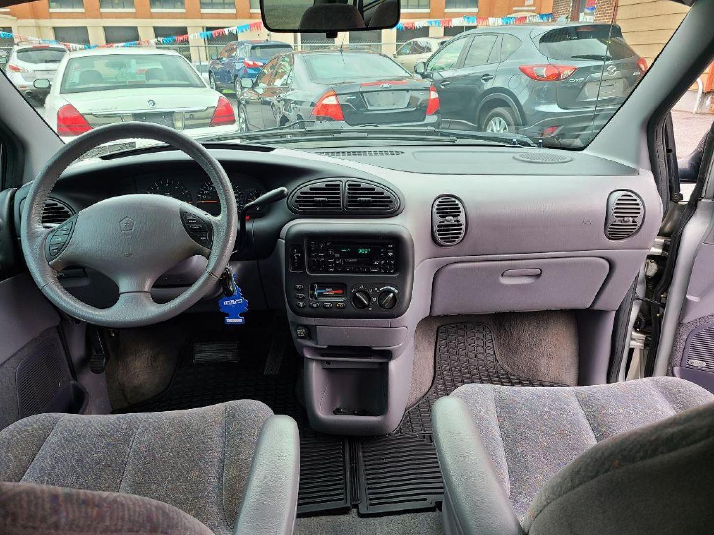 2000 SILVER DODGE GRAND CARAVAN Sport (1B4GP44G2YB) with an 3.3L engine, Automatic transmission, located at 117 North Cameron Street, Harrisburg, PA, 17101, (717) 963-8962, 40.267021, -76.875351 - WE FINANCE!!! Good Credit/ Bad Credit/ No Credit - ALL Trade-Ins Welcomed!!! ***Guaranteed Credit Approval*** APPLY ONLINE or CALL us TODAY ;) Internet Prices and Marketplace Prices are SPECIAL discounted ***CASH DEALS*** Retail Prices are higher. Please call us to discuss your cash and finan - Photo#10