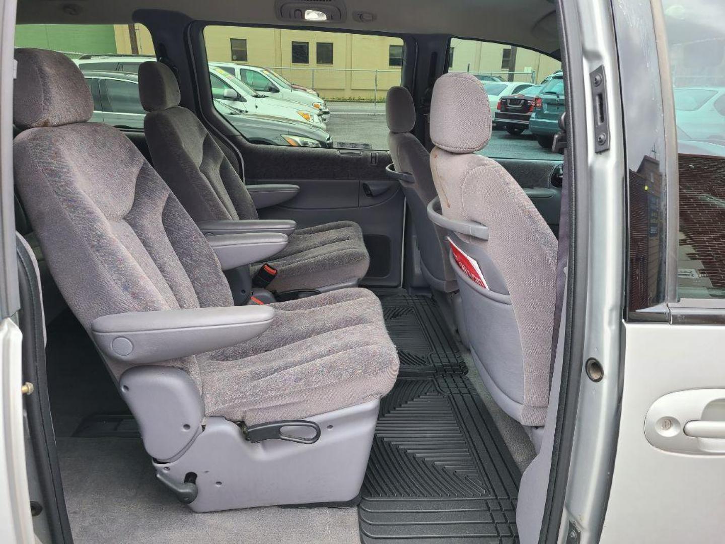 2000 SILVER DODGE GRAND CARAVAN Sport (1B4GP44G2YB) with an 3.3L engine, Automatic transmission, located at 117 North Cameron Street, Harrisburg, PA, 17101, (717) 963-8962, 40.267021, -76.875351 - WE FINANCE!!! Good Credit/ Bad Credit/ No Credit - ALL Trade-Ins Welcomed!!! ***Guaranteed Credit Approval*** APPLY ONLINE or CALL us TODAY ;) Internet Prices and Marketplace Prices are SPECIAL discounted ***CASH DEALS*** Retail Prices are higher. Please call us to discuss your cash and finan - Photo#14