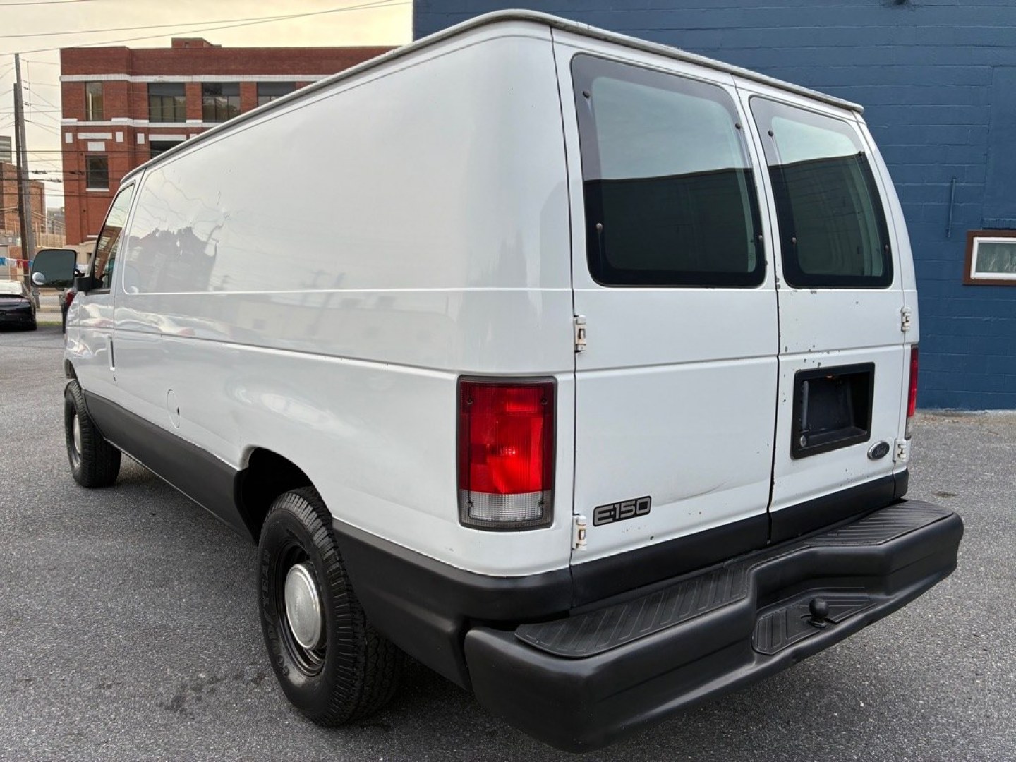 2000 WHITE FORD ECONOLINE E150 VAN (1FTRE14W9YH) with an 4.6L engine, Automatic transmission, located at 131 N Cameron st, Harrisburg, PA, 17101, (717) 561-2926, 40.267086, -76.875374 - CASH DEAL $3800. VERY NICE AND GOOD RUNNING WORK VAN- Photo#2