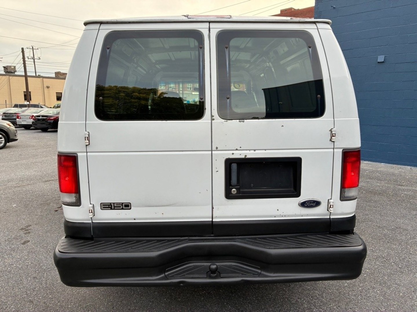 2000 WHITE FORD ECONOLINE E150 VAN (1FTRE14W9YH) with an 4.6L engine, Automatic transmission, located at 131 N Cameron st, Harrisburg, PA, 17101, (717) 561-2926, 40.267086, -76.875374 - CASH DEAL $3800. VERY NICE AND GOOD RUNNING WORK VAN- Photo#3