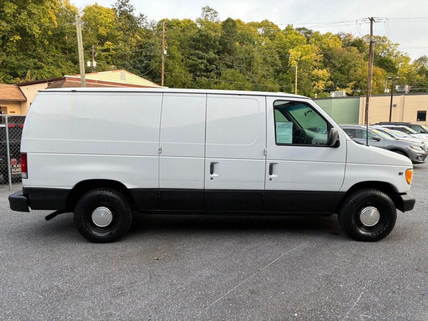 2000 WHITE FORD ECONOLINE E150 VAN (1FTRE14W9YH) with an 4.6L engine, Automatic transmission, located at 131 N Cameron st, Harrisburg, PA, 17101, (717) 561-2926, 40.267086, -76.875374 - CASH DEAL $3800. VERY NICE AND GOOD RUNNING WORK VAN- Photo#5
