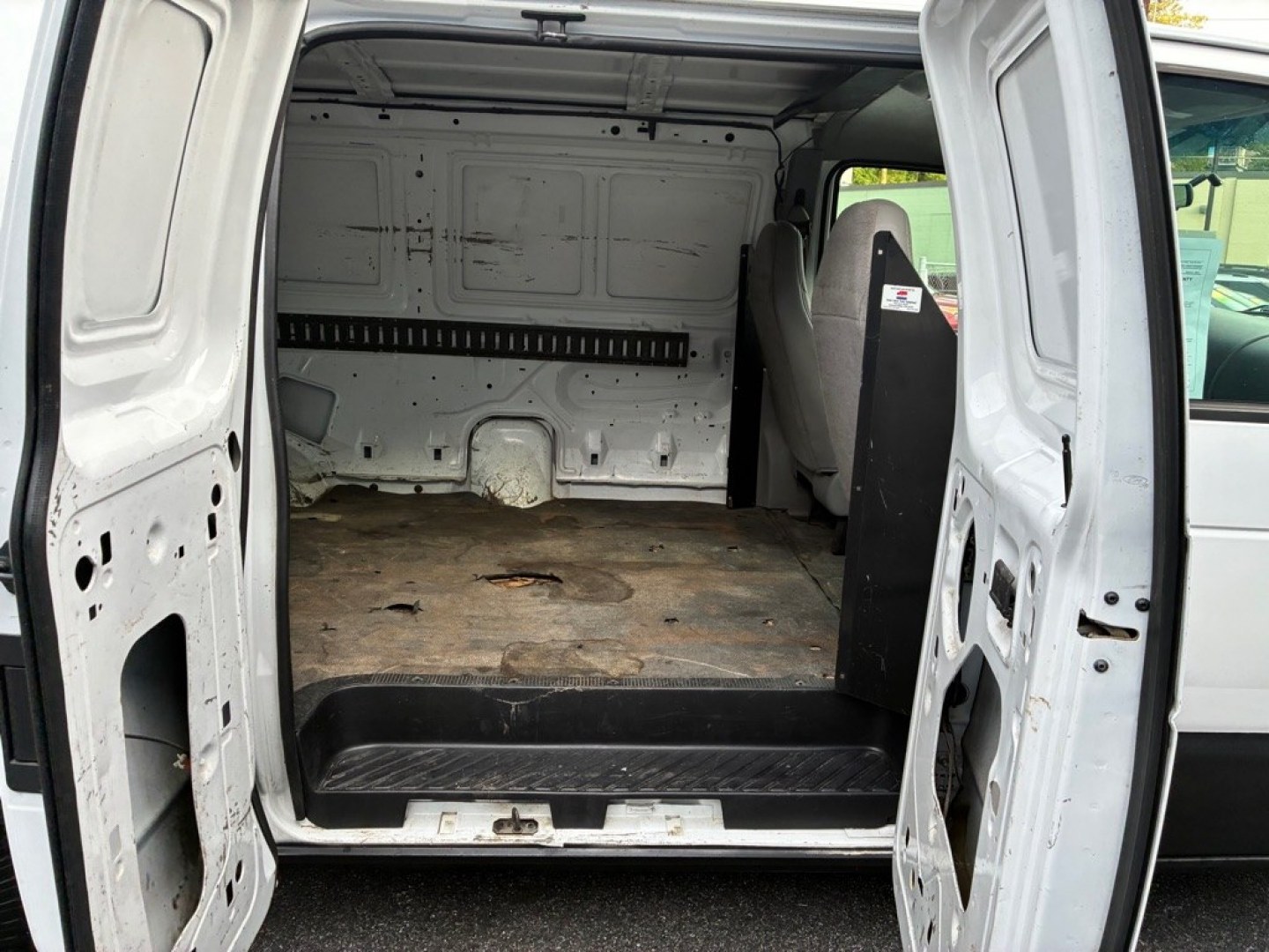 2000 WHITE FORD ECONOLINE E150 VAN (1FTRE14W9YH) with an 4.6L engine, Automatic transmission, located at 131 N Cameron st, Harrisburg, PA, 17101, (717) 561-2926, 40.267086, -76.875374 - CASH DEAL $3800. VERY NICE AND GOOD RUNNING WORK VAN- Photo#9