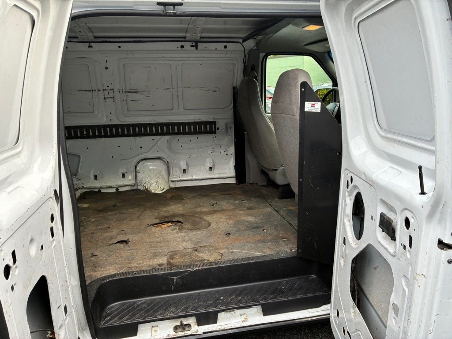 2000 WHITE FORD ECONOLINE E150 VAN (1FTRE14W9YH) with an 4.6L engine, Automatic transmission, located at 131 N Cameron st, Harrisburg, PA, 17101, (717) 561-2926, 40.267086, -76.875374 - CASH DEAL $3800. VERY NICE AND GOOD RUNNING WORK VAN- Photo#10