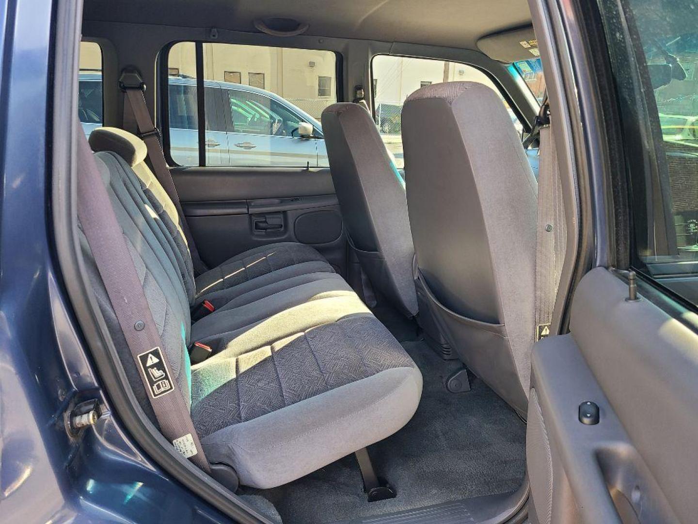 2000 BLUE FORD EXPLORER XLT (1FMZU73E2YZ) with an 4.0L engine, Automatic transmission, located at 117 North Cameron Street, Harrisburg, PA, 17101, (717) 963-8962, 40.267021, -76.875351 - WE FINANCE!!! Good Credit/ Bad Credit/ No Credit - ALL Trade-Ins Welcomed!!! ***Guaranteed Credit Approval*** APPLY ONLINE or CALL us TODAY ;) Internet Prices and Marketplace Prices are SPECIAL discounted ***CASH DEALS*** Retail Prices are higher. Please call us to discuss your cash and finan - Photo#10