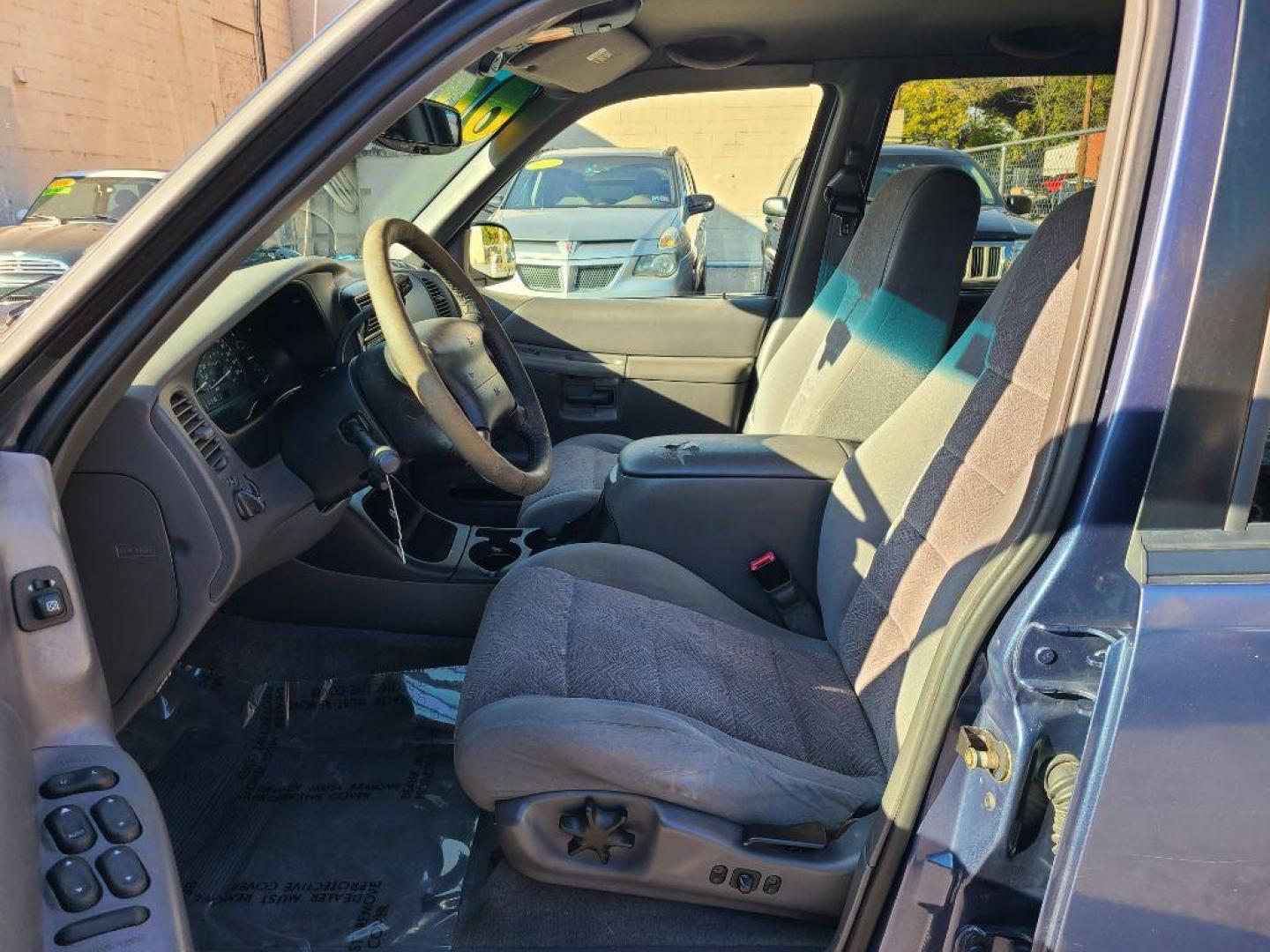2000 BLUE FORD EXPLORER XLT (1FMZU73E2YZ) with an 4.0L engine, Automatic transmission, located at 117 North Cameron Street, Harrisburg, PA, 17101, (717) 963-8962, 40.267021, -76.875351 - WE FINANCE!!! Good Credit/ Bad Credit/ No Credit - ALL Trade-Ins Welcomed!!! ***Guaranteed Credit Approval*** APPLY ONLINE or CALL us TODAY ;) Internet Prices and Marketplace Prices are SPECIAL discounted ***CASH DEALS*** Retail Prices are higher. Please call us to discuss your cash and finan - Photo#13