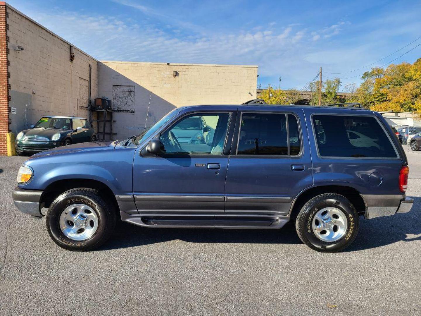 2000 BLUE FORD EXPLORER XLT (1FMZU73E2YZ) with an 4.0L engine, Automatic transmission, located at 117 North Cameron Street, Harrisburg, PA, 17101, (717) 963-8962, 40.267021, -76.875351 - WE FINANCE!!! Good Credit/ Bad Credit/ No Credit - ALL Trade-Ins Welcomed!!! ***Guaranteed Credit Approval*** APPLY ONLINE or CALL us TODAY ;) Internet Prices and Marketplace Prices are SPECIAL discounted ***CASH DEALS*** Retail Prices are higher. Please call us to discuss your cash and finan - Photo#1