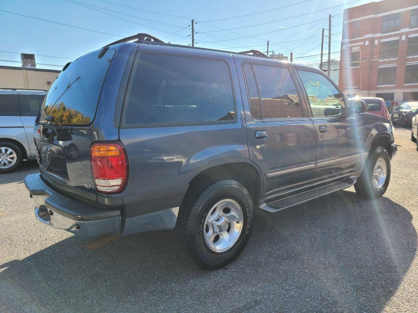 2000 BLUE FORD EXPLORER XLT (1FMZU73E2YZ) with an 4.0L engine, Automatic transmission, located at 117 North Cameron Street, Harrisburg, PA, 17101, (717) 963-8962, 40.267021, -76.875351 - WE FINANCE!!! Good Credit/ Bad Credit/ No Credit - ALL Trade-Ins Welcomed!!! ***Guaranteed Credit Approval*** APPLY ONLINE or CALL us TODAY ;) Internet Prices and Marketplace Prices are SPECIAL discounted ***CASH DEALS*** Retail Prices are higher. Please call us to discuss your cash and finan - Photo#4