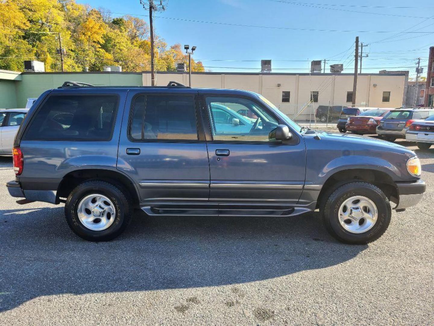 2000 BLUE FORD EXPLORER XLT (1FMZU73E2YZ) with an 4.0L engine, Automatic transmission, located at 117 North Cameron Street, Harrisburg, PA, 17101, (717) 963-8962, 40.267021, -76.875351 - WE FINANCE!!! Good Credit/ Bad Credit/ No Credit - ALL Trade-Ins Welcomed!!! ***Guaranteed Credit Approval*** APPLY ONLINE or CALL us TODAY ;) Internet Prices and Marketplace Prices are SPECIAL discounted ***CASH DEALS*** Retail Prices are higher. Please call us to discuss your cash and finan - Photo#5