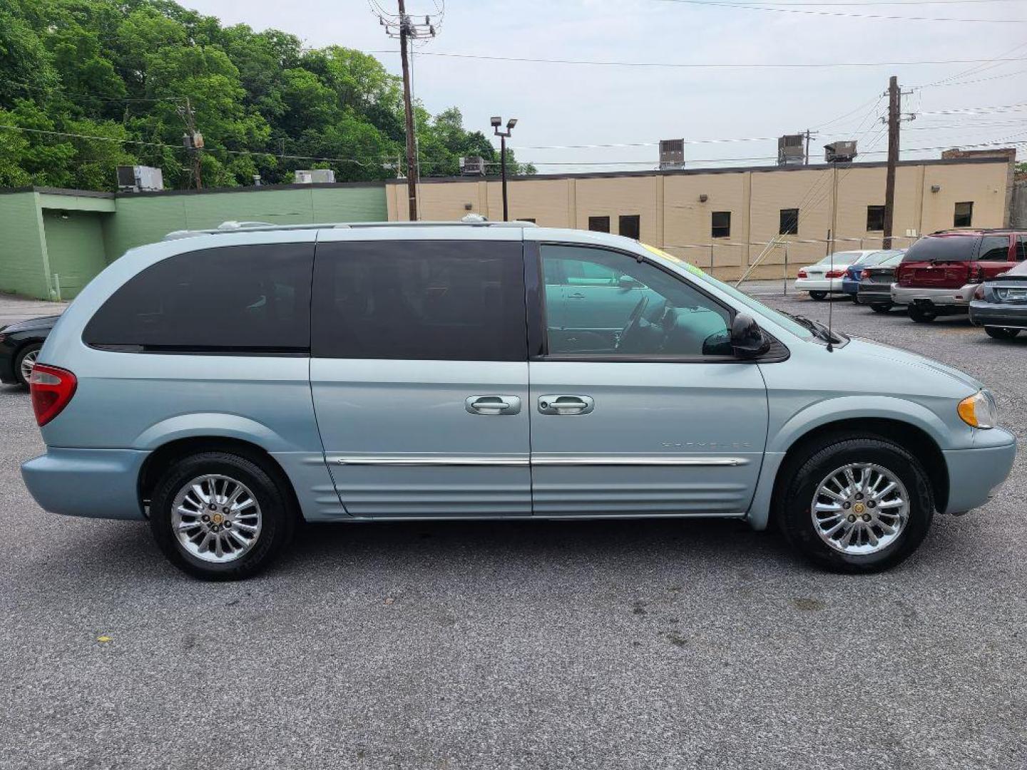 2001 BLUE CHRYSLER TOWN and COUNTRY LIMITED (2C8GP64LX1R) with an 3.8L engine, Automatic transmission, located at 117 North Cameron Street, Harrisburg, PA, 17101, (717) 963-8962, 40.267021, -76.875351 - WE FINANCE!!! Good Credit/ Bad Credit/ No Credit - ALL Trade-Ins Welcomed!!! ***Guaranteed Credit Approval*** APPLY ONLINE or CALL us TODAY ;) Internet Prices and Marketplace Prices are SPECIAL discounted ***CASH DEALS*** Retail Prices are higher. Please call us to discuss your cash and finan - Photo#5