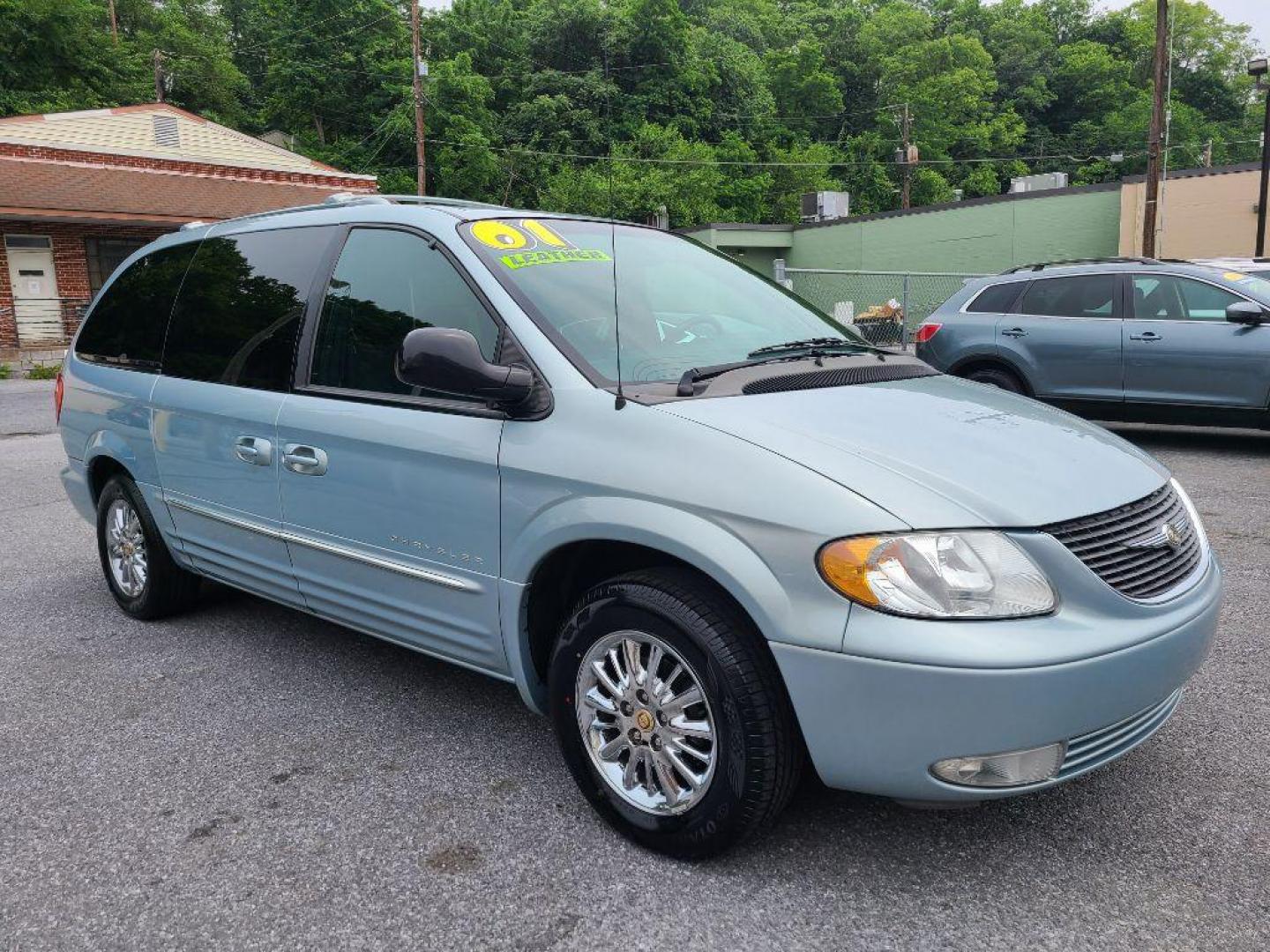 2001 BLUE CHRYSLER TOWN and COUNTRY LIMITED (2C8GP64LX1R) with an 3.8L engine, Automatic transmission, located at 117 North Cameron Street, Harrisburg, PA, 17101, (717) 963-8962, 40.267021, -76.875351 - WE FINANCE!!! Good Credit/ Bad Credit/ No Credit - ALL Trade-Ins Welcomed!!! ***Guaranteed Credit Approval*** APPLY ONLINE or CALL us TODAY ;) Internet Prices and Marketplace Prices are SPECIAL discounted ***CASH DEALS*** Retail Prices are higher. Please call us to discuss your cash and finan - Photo#6
