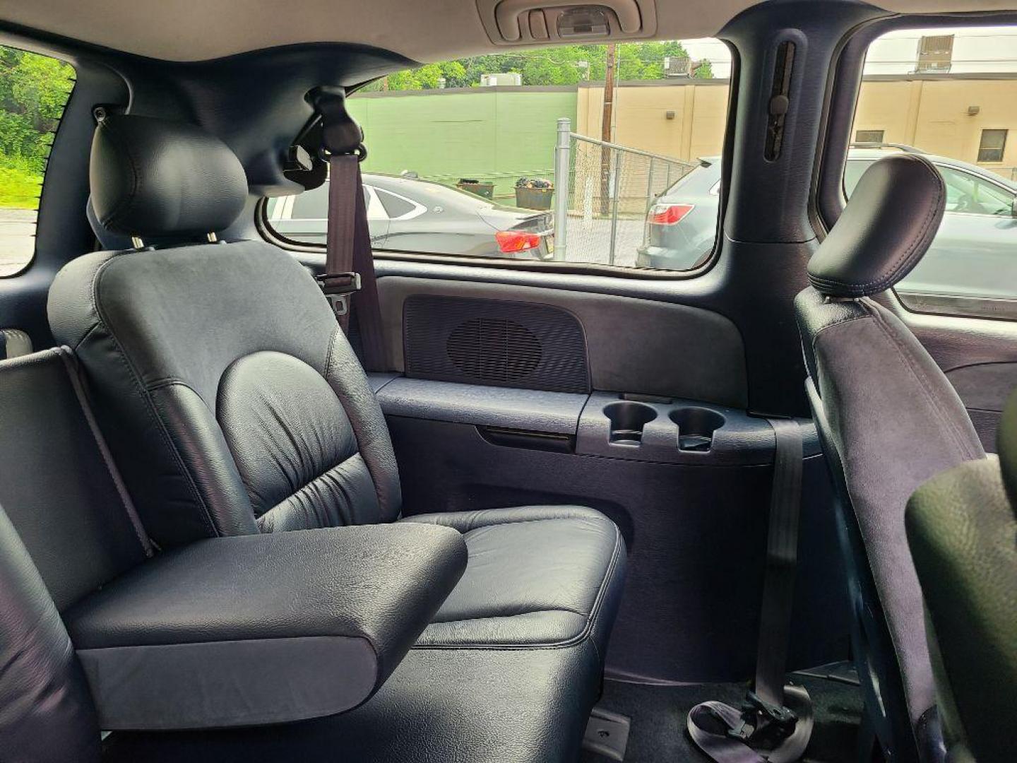 2001 BLUE CHRYSLER TOWN and COUNTRY LIMITED (2C8GP64LX1R) with an 3.8L engine, Automatic transmission, located at 117 North Cameron Street, Harrisburg, PA, 17101, (717) 963-8962, 40.267021, -76.875351 - WE FINANCE!!! Good Credit/ Bad Credit/ No Credit - ALL Trade-Ins Welcomed!!! ***Guaranteed Credit Approval*** APPLY ONLINE or CALL us TODAY ;) Internet Prices and Marketplace Prices are SPECIAL discounted ***CASH DEALS*** Retail Prices are higher. Please call us to discuss your cash and finan - Photo#9