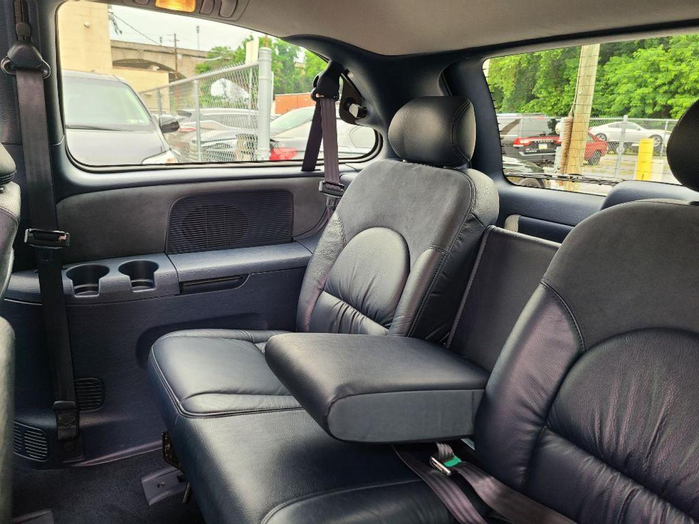 2001 BLUE CHRYSLER TOWN and COUNTRY LIMITED (2C8GP64LX1R) with an 3.8L engine, Automatic transmission, located at 117 North Cameron Street, Harrisburg, PA, 17101, (717) 963-8962, 40.267021, -76.875351 - WE FINANCE!!! Good Credit/ Bad Credit/ No Credit - ALL Trade-Ins Welcomed!!! ***Guaranteed Credit Approval*** APPLY ONLINE or CALL us TODAY ;) Internet Prices and Marketplace Prices are SPECIAL discounted ***CASH DEALS*** Retail Prices are higher. Please call us to discuss your cash and finan - Photo#13