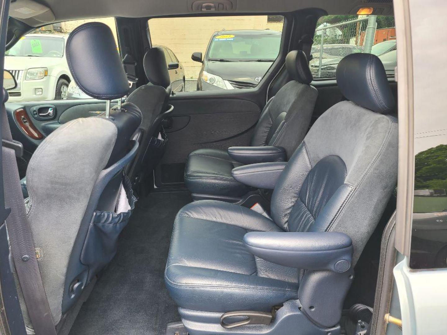 2001 BLUE CHRYSLER TOWN and COUNTRY LIMITED (2C8GP64LX1R) with an 3.8L engine, Automatic transmission, located at 117 North Cameron Street, Harrisburg, PA, 17101, (717) 963-8962, 40.267021, -76.875351 - WE FINANCE!!! Good Credit/ Bad Credit/ No Credit - ALL Trade-Ins Welcomed!!! ***Guaranteed Credit Approval*** APPLY ONLINE or CALL us TODAY ;) Internet Prices and Marketplace Prices are SPECIAL discounted ***CASH DEALS*** Retail Prices are higher. Please call us to discuss your cash and finan - Photo#14