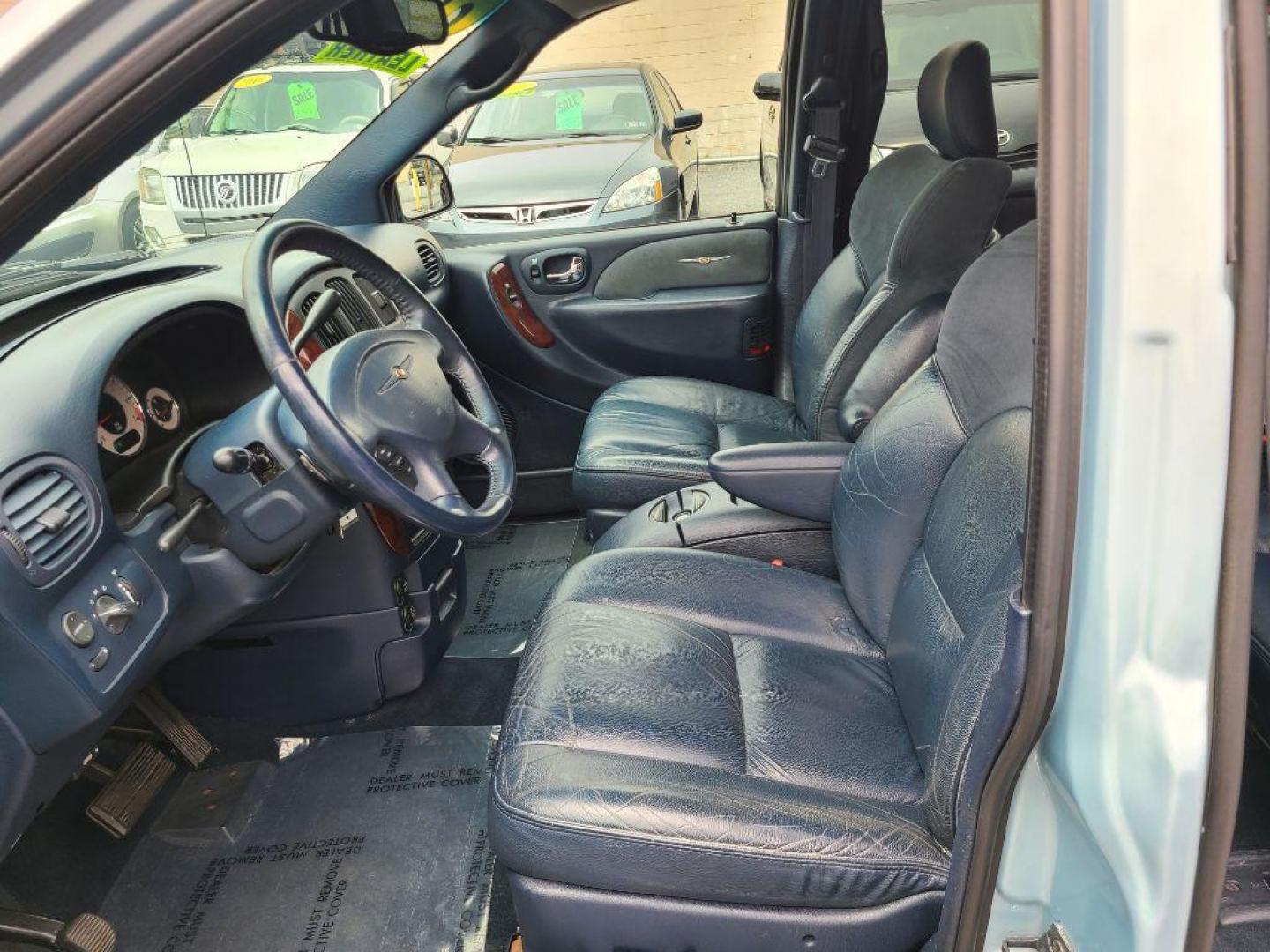 2001 BLUE CHRYSLER TOWN and COUNTRY LIMITED (2C8GP64LX1R) with an 3.8L engine, Automatic transmission, located at 117 North Cameron Street, Harrisburg, PA, 17101, (717) 963-8962, 40.267021, -76.875351 - WE FINANCE!!! Good Credit/ Bad Credit/ No Credit - ALL Trade-Ins Welcomed!!! ***Guaranteed Credit Approval*** APPLY ONLINE or CALL us TODAY ;) Internet Prices and Marketplace Prices are SPECIAL discounted ***CASH DEALS*** Retail Prices are higher. Please call us to discuss your cash and finan - Photo#15