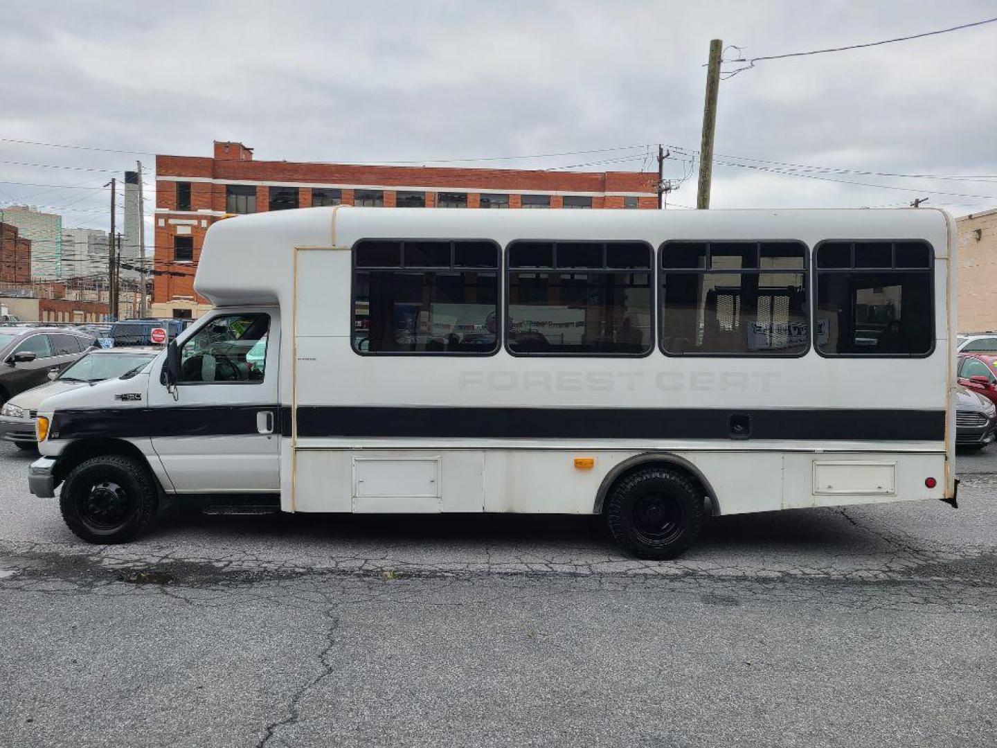 2001 WHITE FORD ECONOLINE E450 SUPER DUTY CUTAWAY VAN (1FDXE45S91H) with an 6.8L engine, Automatic transmission, located at 7981 Paxton Street, Harrisburg, PA, 17111, (717) 561-2926, 40.261490, -76.749229 - WE FINANCE!!! Good Credit/ Bad Credit/ No Credit - ALL Trade-Ins Welcomed!!! ***Guaranteed Credit Approval*** APPLY ONLINE or CALL us TODAY ;) Please call us to discuss your cash and financing options. - Photo#1