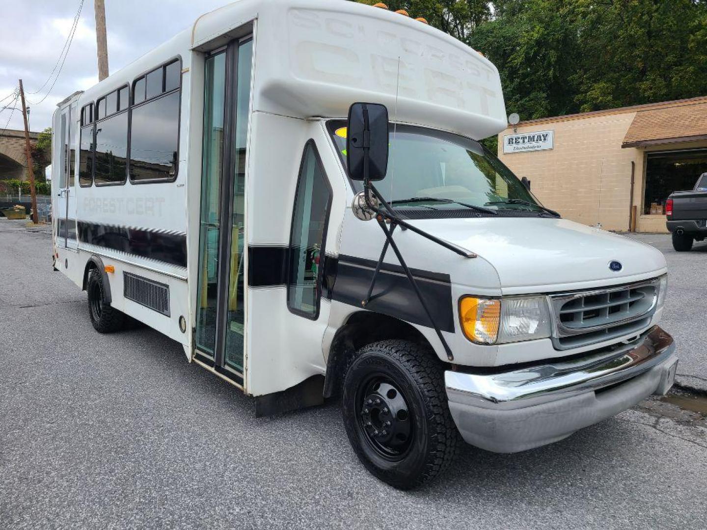 2001 WHITE FORD ECONOLINE E450 SUPER DUTY CUTAWAY VAN (1FDXE45S91H) with an 6.8L engine, Automatic transmission, located at 7981 Paxton Street, Harrisburg, PA, 17111, (717) 561-2926, 40.261490, -76.749229 - WE FINANCE!!! Good Credit/ Bad Credit/ No Credit - ALL Trade-Ins Welcomed!!! ***Guaranteed Credit Approval*** APPLY ONLINE or CALL us TODAY ;) Please call us to discuss your cash and financing options. - Photo#6