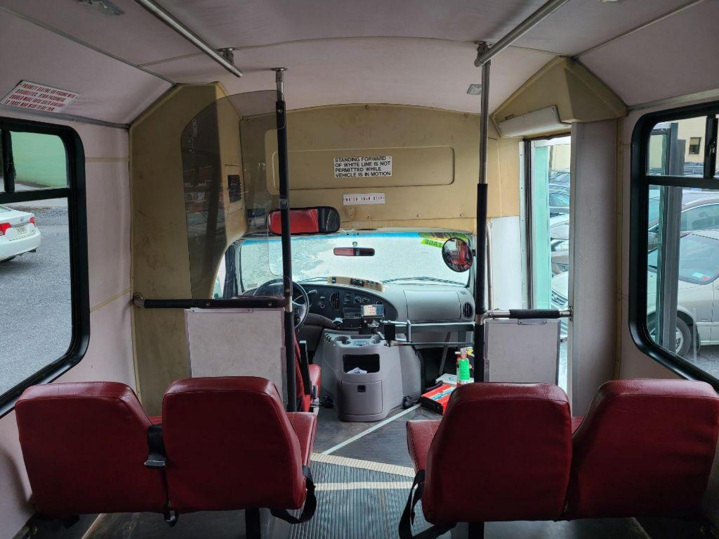 2001 WHITE FORD ECONOLINE E450 SUPER DUTY CUTAWAY VAN (1FDXE45S91H) with an 6.8L engine, Automatic transmission, located at 7981 Paxton Street, Harrisburg, PA, 17111, (717) 561-2926, 40.261490, -76.749229 - WE FINANCE!!! Good Credit/ Bad Credit/ No Credit - ALL Trade-Ins Welcomed!!! ***Guaranteed Credit Approval*** APPLY ONLINE or CALL us TODAY ;) Please call us to discuss your cash and financing options. - Photo#9