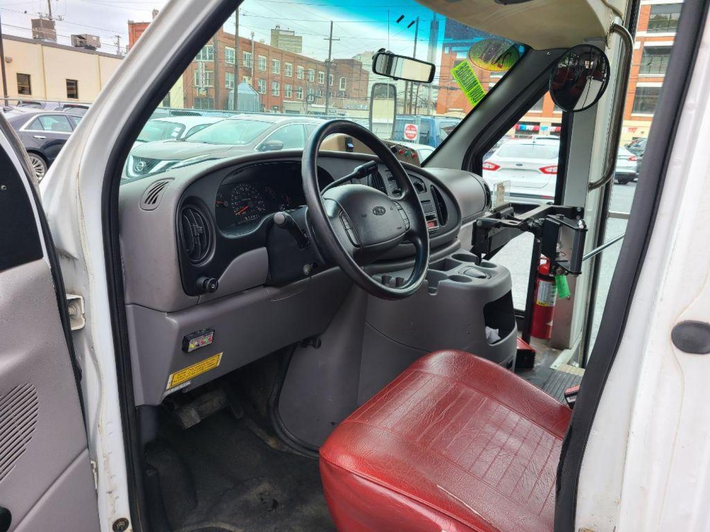 2001 WHITE FORD ECONOLINE E450 SUPER DUTY CUTAWAY VAN (1FDXE45S91H) with an 6.8L engine, Automatic transmission, located at 7981 Paxton Street, Harrisburg, PA, 17111, (717) 561-2926, 40.261490, -76.749229 - WE FINANCE!!! Good Credit/ Bad Credit/ No Credit - ALL Trade-Ins Welcomed!!! ***Guaranteed Credit Approval*** APPLY ONLINE or CALL us TODAY ;) Please call us to discuss your cash and financing options. - Photo#14