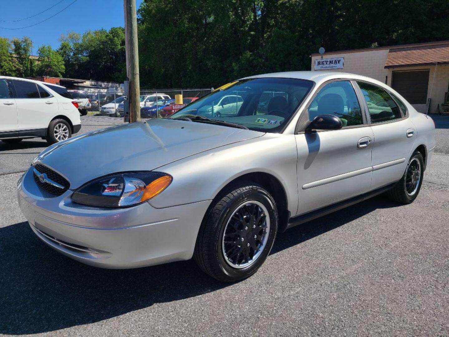 2001 SILVER FORD TAURUS LX (1FAFP52U61A) with an 3.0L engine, Automatic transmission, located at 117 North Cameron Street, Harrisburg, PA, 17101, (717) 963-8962, 40.267021, -76.875351 - WE FINANCE!!! Good Credit/ Bad Credit/ No Credit - ALL Trade-Ins Welcomed!!! ***Guaranteed Credit Approval*** APPLY ONLINE or CALL us TODAY ;) Internet Prices and Marketplace Prices are SPECIAL discounted ***CASH DEALS*** Retail Prices are higher. Please call us to discuss your cash and finan - Photo#0