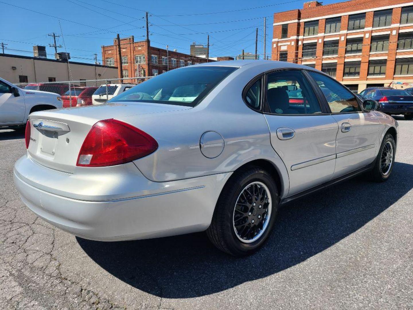 2001 SILVER FORD TAURUS LX (1FAFP52U61A) with an 3.0L engine, Automatic transmission, located at 117 North Cameron Street, Harrisburg, PA, 17101, (717) 963-8962, 40.267021, -76.875351 - WE FINANCE!!! Good Credit/ Bad Credit/ No Credit - ALL Trade-Ins Welcomed!!! ***Guaranteed Credit Approval*** APPLY ONLINE or CALL us TODAY ;) Internet Prices and Marketplace Prices are SPECIAL discounted ***CASH DEALS*** Retail Prices are higher. Please call us to discuss your cash and finan - Photo#4