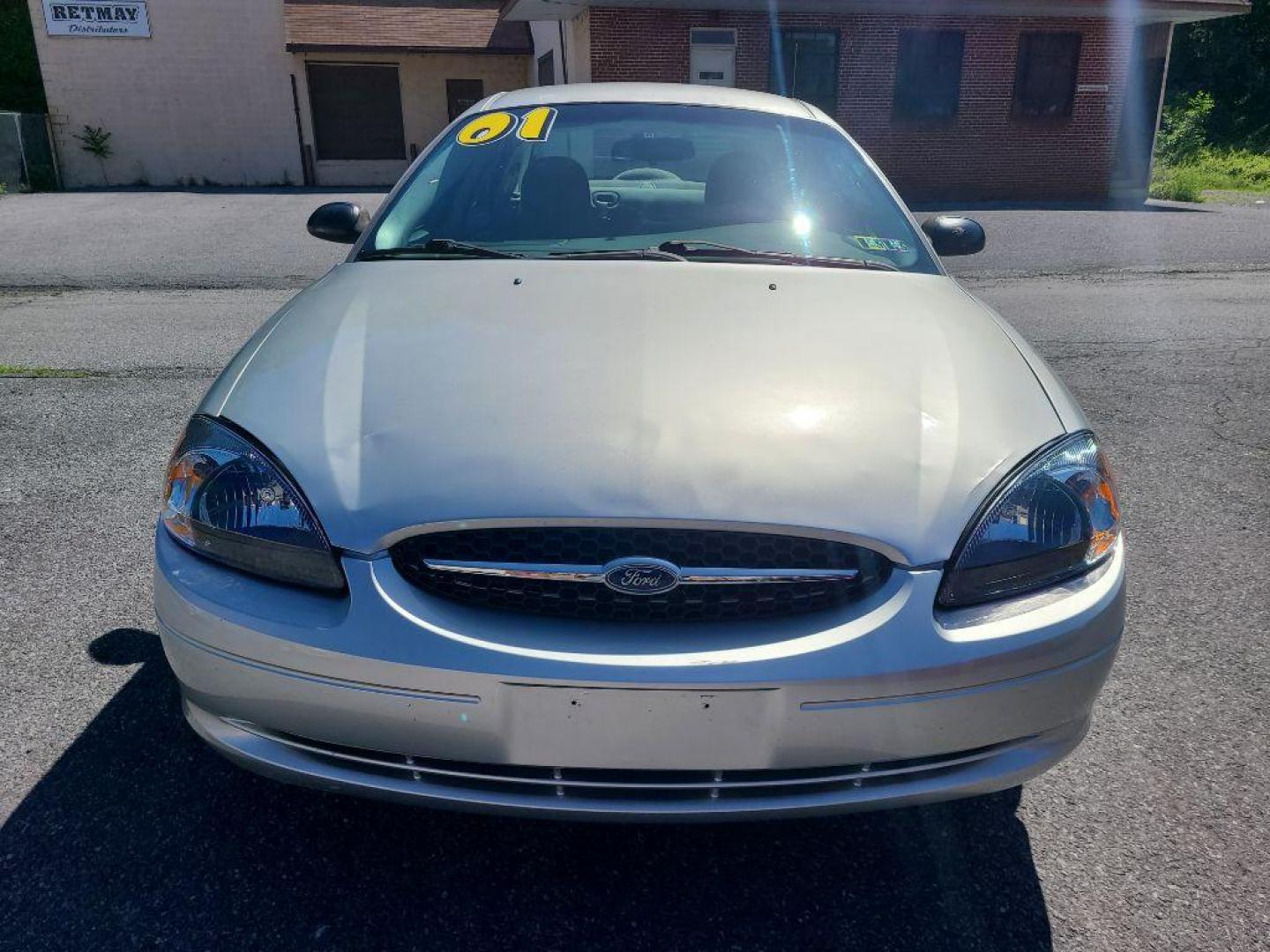 2001 SILVER FORD TAURUS LX (1FAFP52U61A) with an 3.0L engine, Automatic transmission, located at 117 North Cameron Street, Harrisburg, PA, 17101, (717) 963-8962, 40.267021, -76.875351 - WE FINANCE!!! Good Credit/ Bad Credit/ No Credit - ALL Trade-Ins Welcomed!!! ***Guaranteed Credit Approval*** APPLY ONLINE or CALL us TODAY ;) Internet Prices and Marketplace Prices are SPECIAL discounted ***CASH DEALS*** Retail Prices are higher. Please call us to discuss your cash and finan - Photo#7