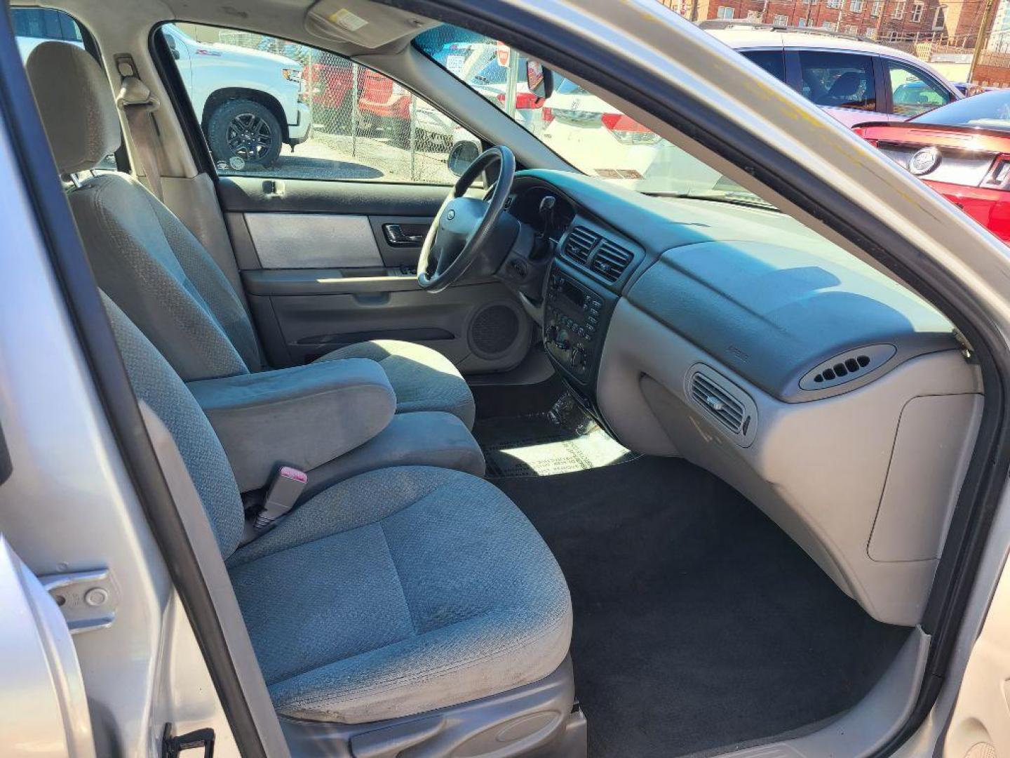 2001 SILVER FORD TAURUS LX (1FAFP52U61A) with an 3.0L engine, Automatic transmission, located at 117 North Cameron Street, Harrisburg, PA, 17101, (717) 963-8962, 40.267021, -76.875351 - WE FINANCE!!! Good Credit/ Bad Credit/ No Credit - ALL Trade-Ins Welcomed!!! ***Guaranteed Credit Approval*** APPLY ONLINE or CALL us TODAY ;) Internet Prices and Marketplace Prices are SPECIAL discounted ***CASH DEALS*** Retail Prices are higher. Please call us to discuss your cash and finan - Photo#9
