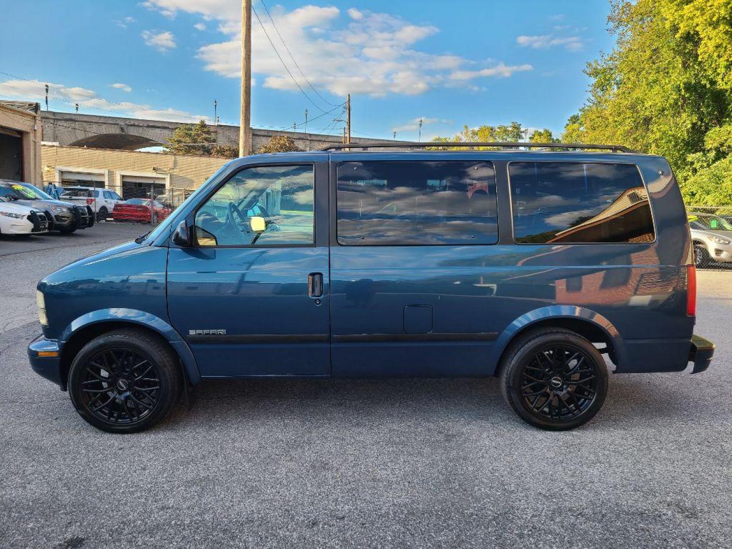 2001 BLUE GMC SAFARI XT (1GKDM19W11B) with an 4.3L engine, Automatic transmission, located at 117 North Cameron Street, Harrisburg, PA, 17101, (717) 963-8962, 40.267021, -76.875351 - WE FINANCE!!! Good Credit/ Bad Credit/ No Credit - ALL Trade-Ins Welcomed!!! ***Guaranteed Credit Approval*** APPLY ONLINE or CALL us TODAY ;) Please call us to discuss your cash and financing options. - Photo#1