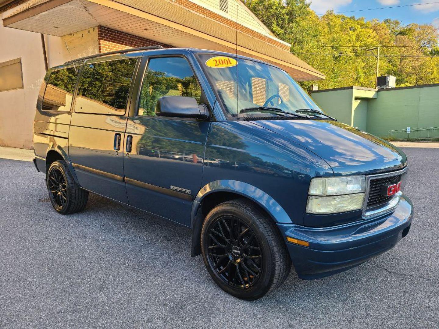 2001 BLUE GMC SAFARI XT (1GKDM19W11B) with an 4.3L engine, Automatic transmission, located at 117 North Cameron Street, Harrisburg, PA, 17101, (717) 963-8962, 40.267021, -76.875351 - WE FINANCE!!! Good Credit/ Bad Credit/ No Credit - ALL Trade-Ins Welcomed!!! ***Guaranteed Credit Approval*** APPLY ONLINE or CALL us TODAY ;) Please call us to discuss your cash and financing options. - Photo#7