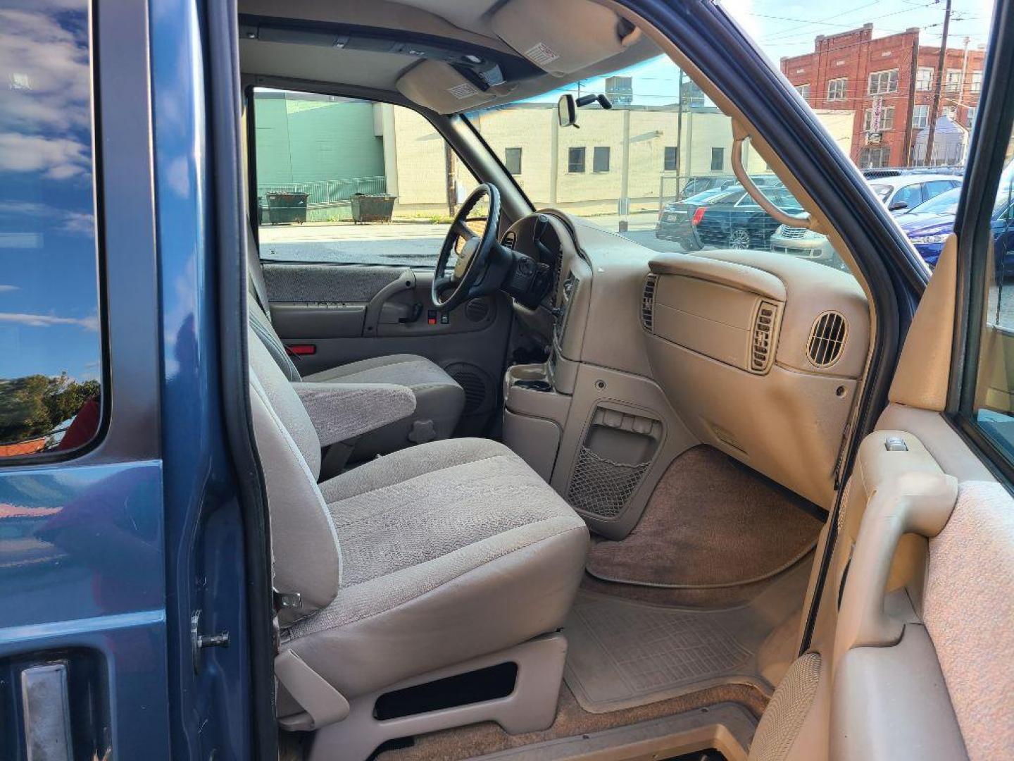 2001 BLUE GMC SAFARI XT (1GKDM19W11B) with an 4.3L engine, Automatic transmission, located at 117 North Cameron Street, Harrisburg, PA, 17101, (717) 963-8962, 40.267021, -76.875351 - WE FINANCE!!! Good Credit/ Bad Credit/ No Credit - ALL Trade-Ins Welcomed!!! ***Guaranteed Credit Approval*** APPLY ONLINE or CALL us TODAY ;) Please call us to discuss your cash and financing options. - Photo#9